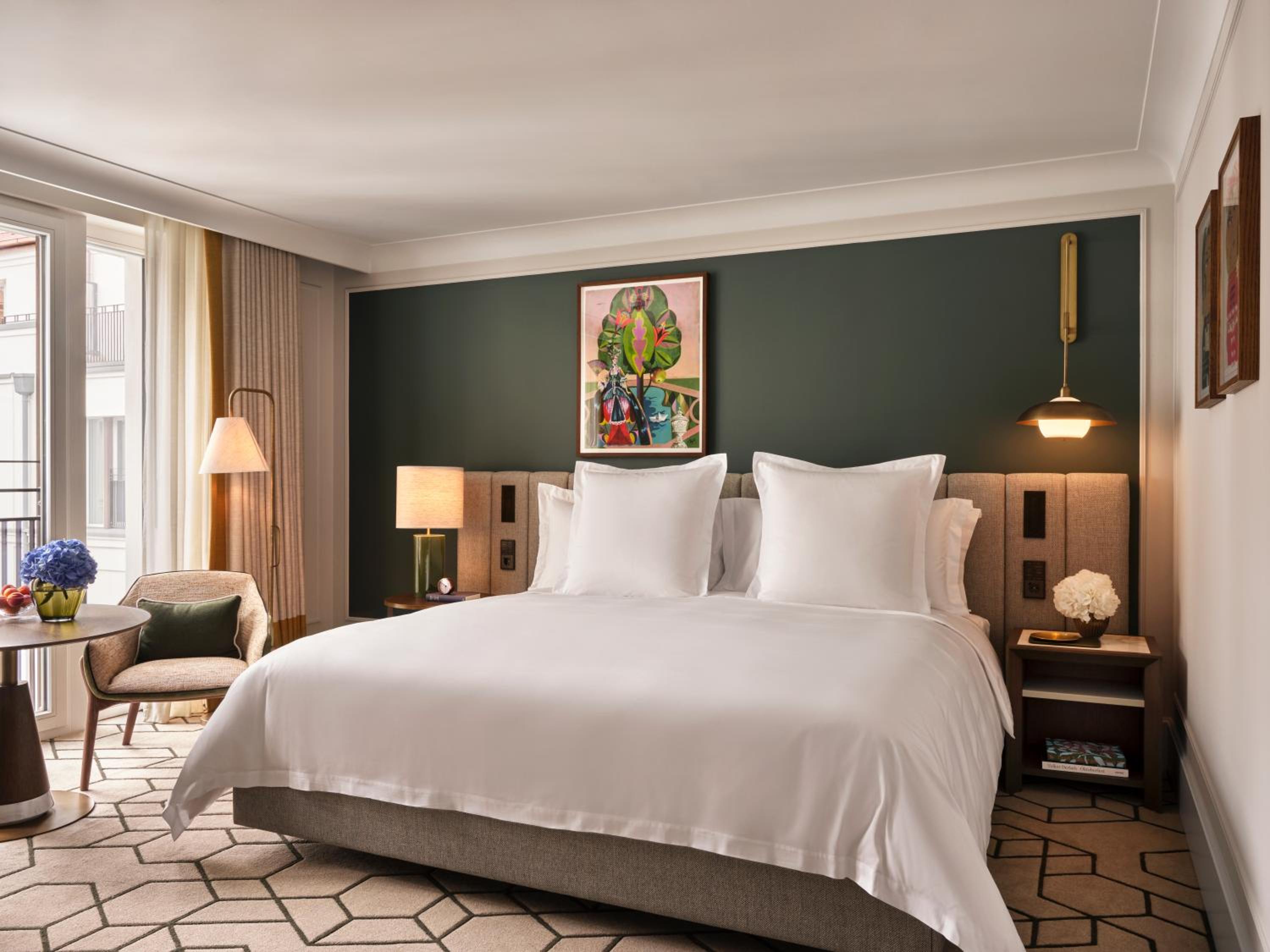 Deluxe King Room with One King Bed (Non Smoking) - Photo 1