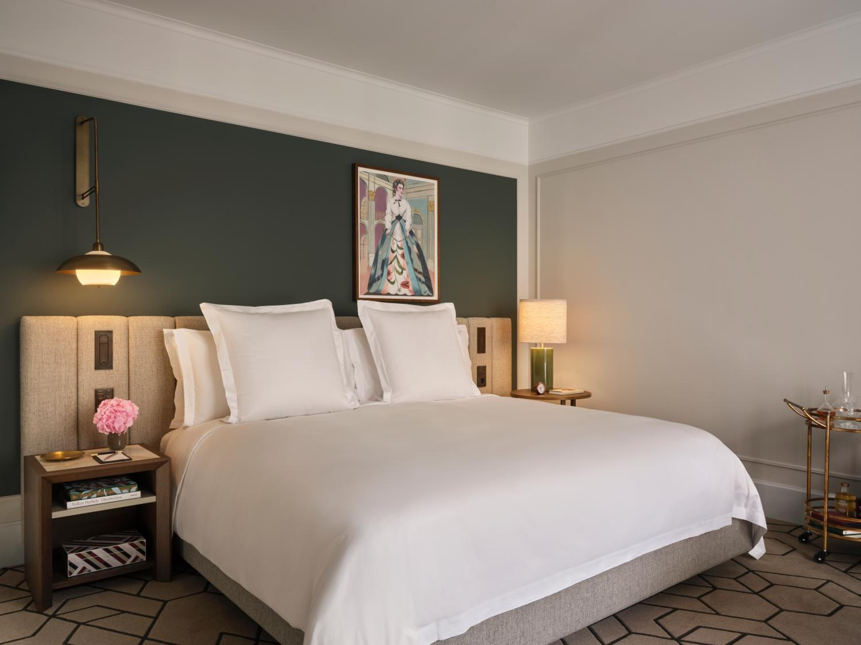 Premier Grand King Room with One King Bed (Non Smoking) - Photo 5