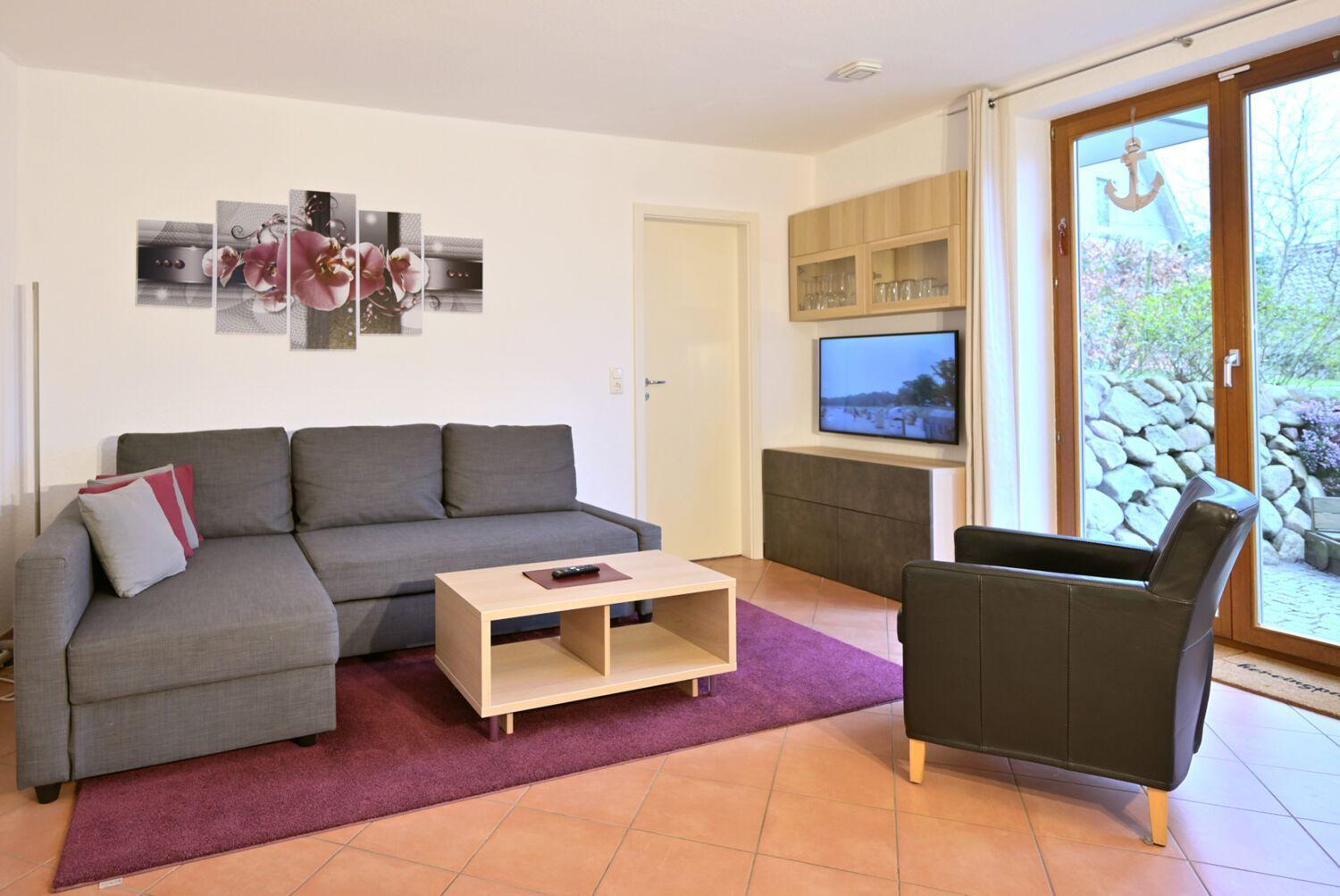 Two-Bedroom Apartment with Shower  photo 1