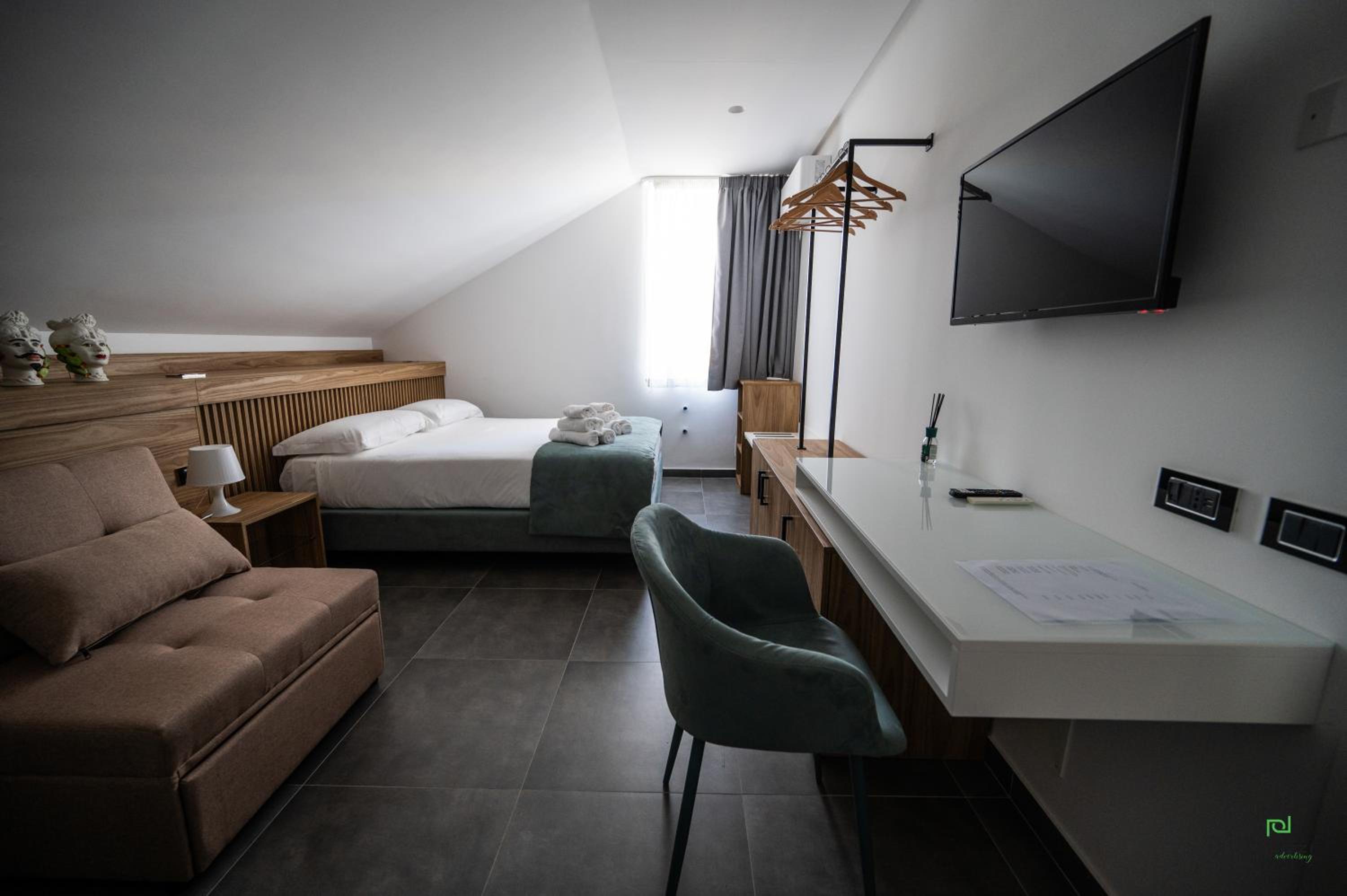 Deluxe Room (2 Adults + 1 Child)