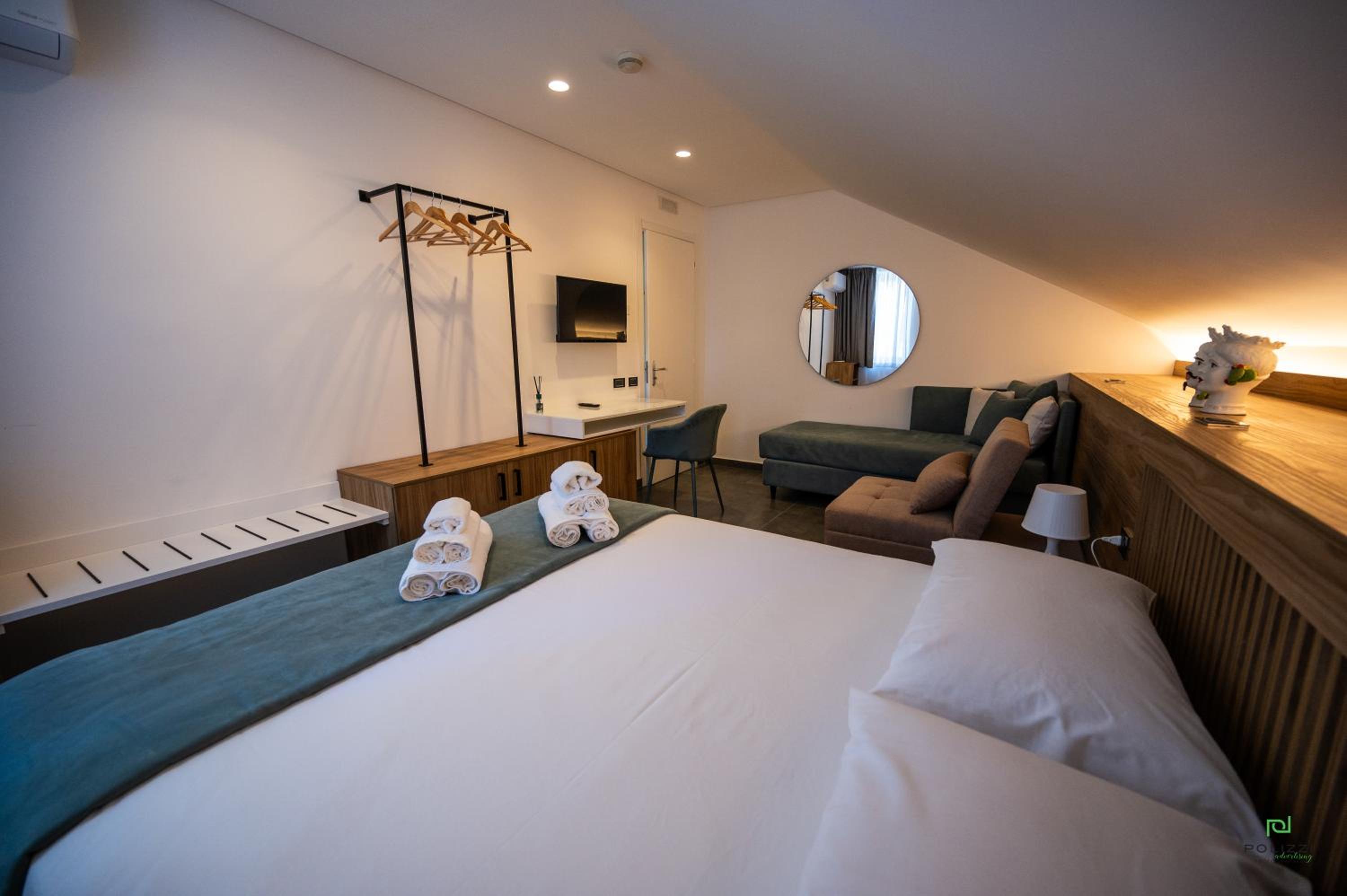 Deluxe Room (2 Adults + 1 Child) photo 3