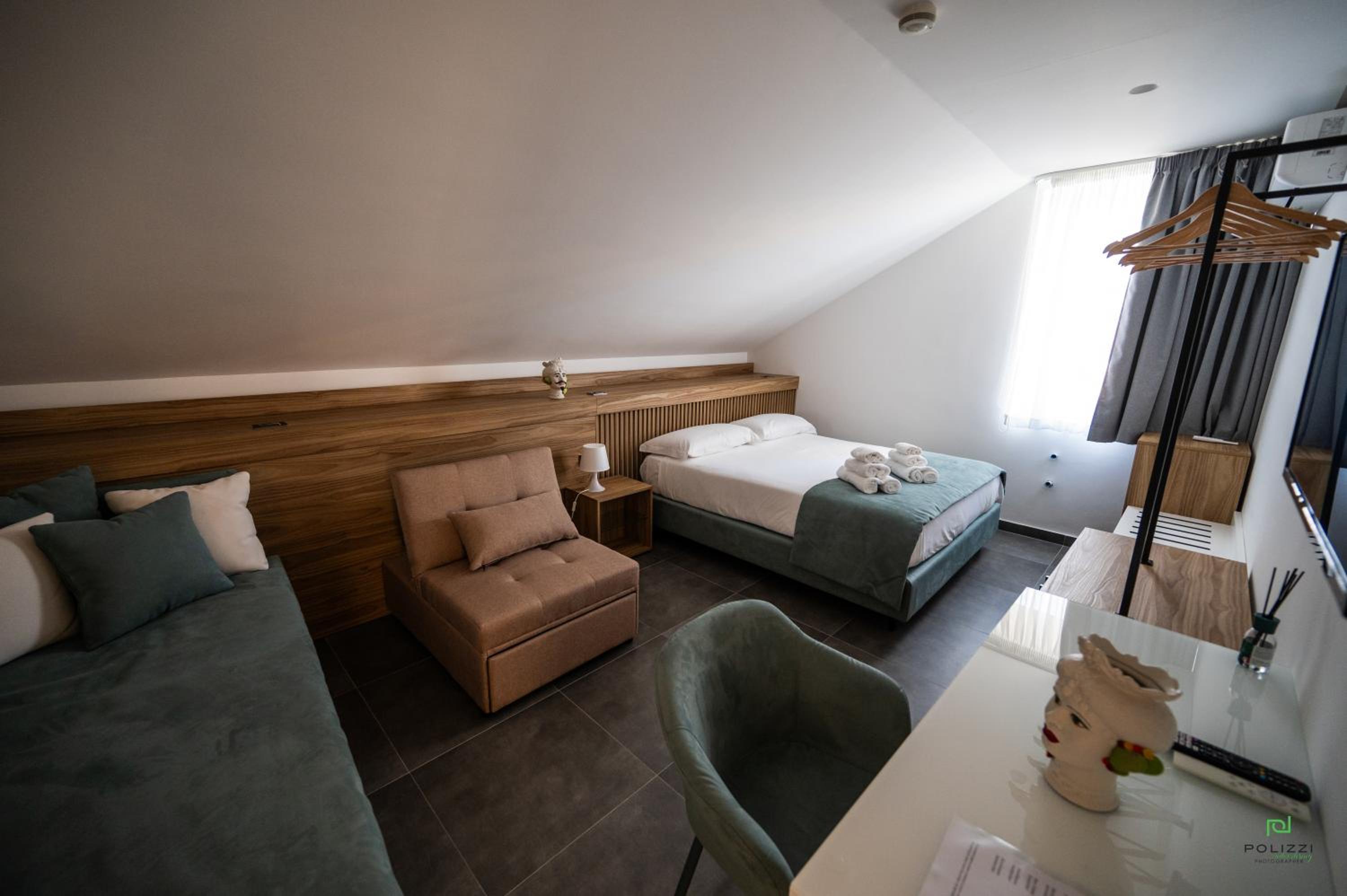 Deluxe Room (2 Adults + 1 Child) photo 2