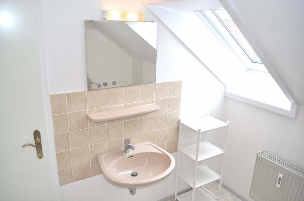 One-Bedroom Apartment with Shower photo 2