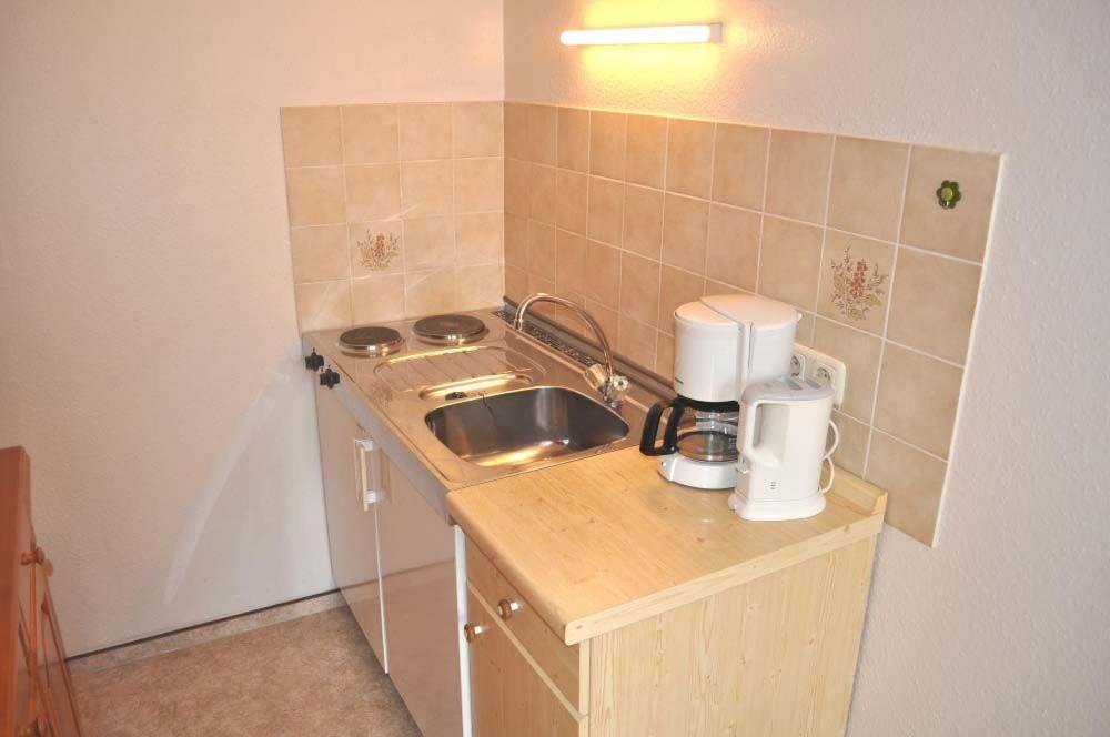 One-Bedroom Apartment with Shower photo 2