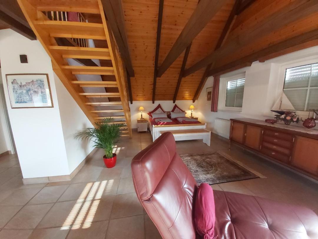 One-Bedroom Apartment - Photo 4
