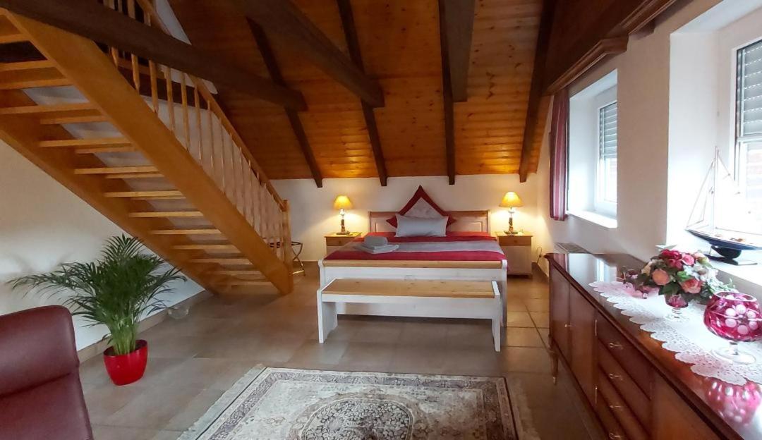One-Bedroom Apartment - Photo 16