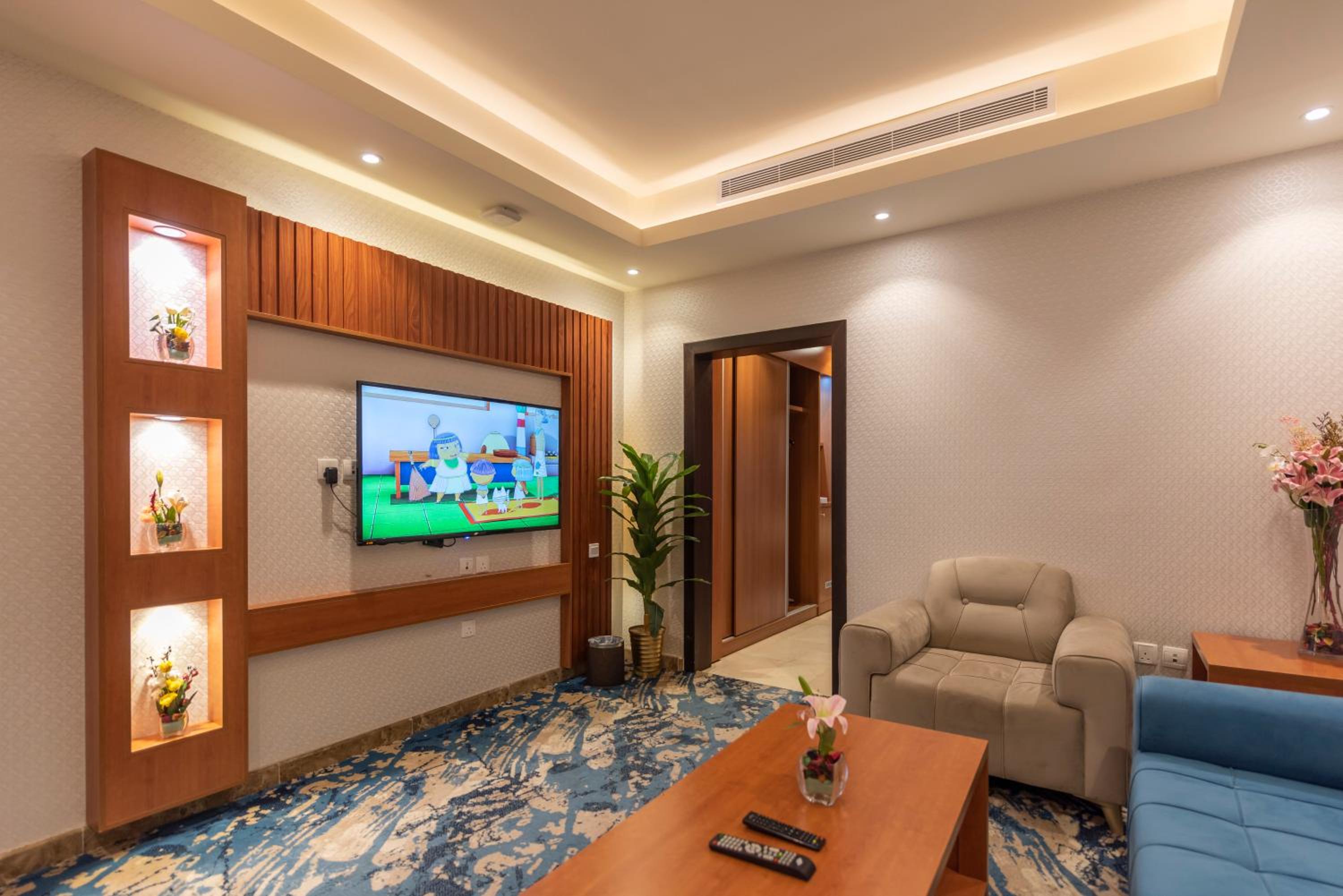 Suite with City View - Photo 2