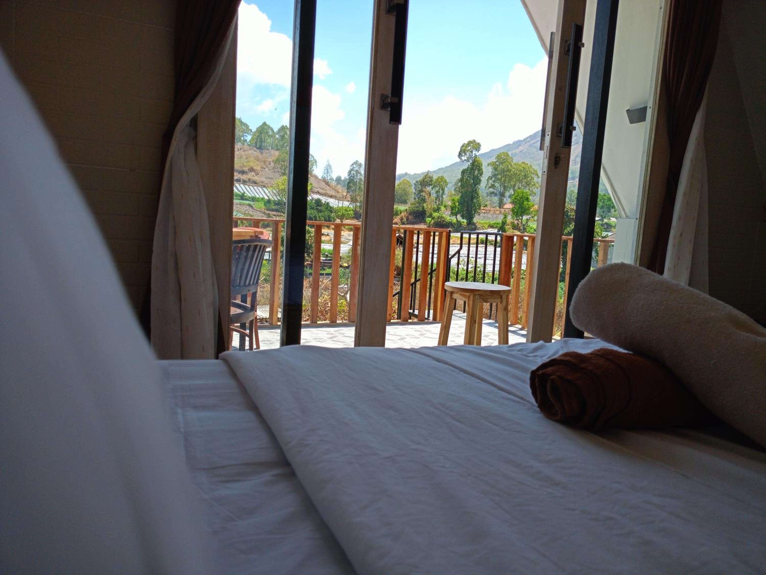 Deluxe Double Room with Balcony photo 3