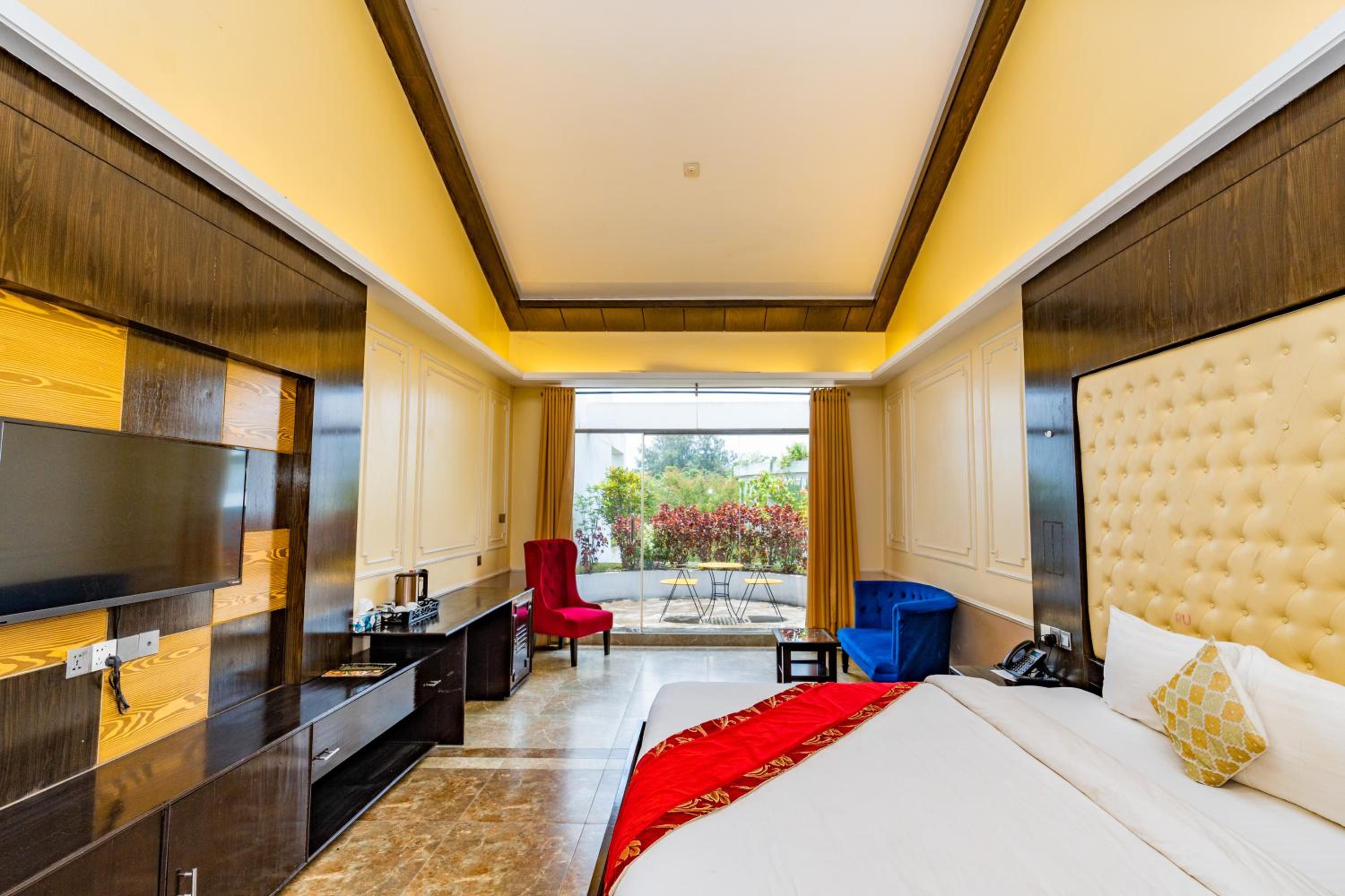 Deluxe King Room photo 1