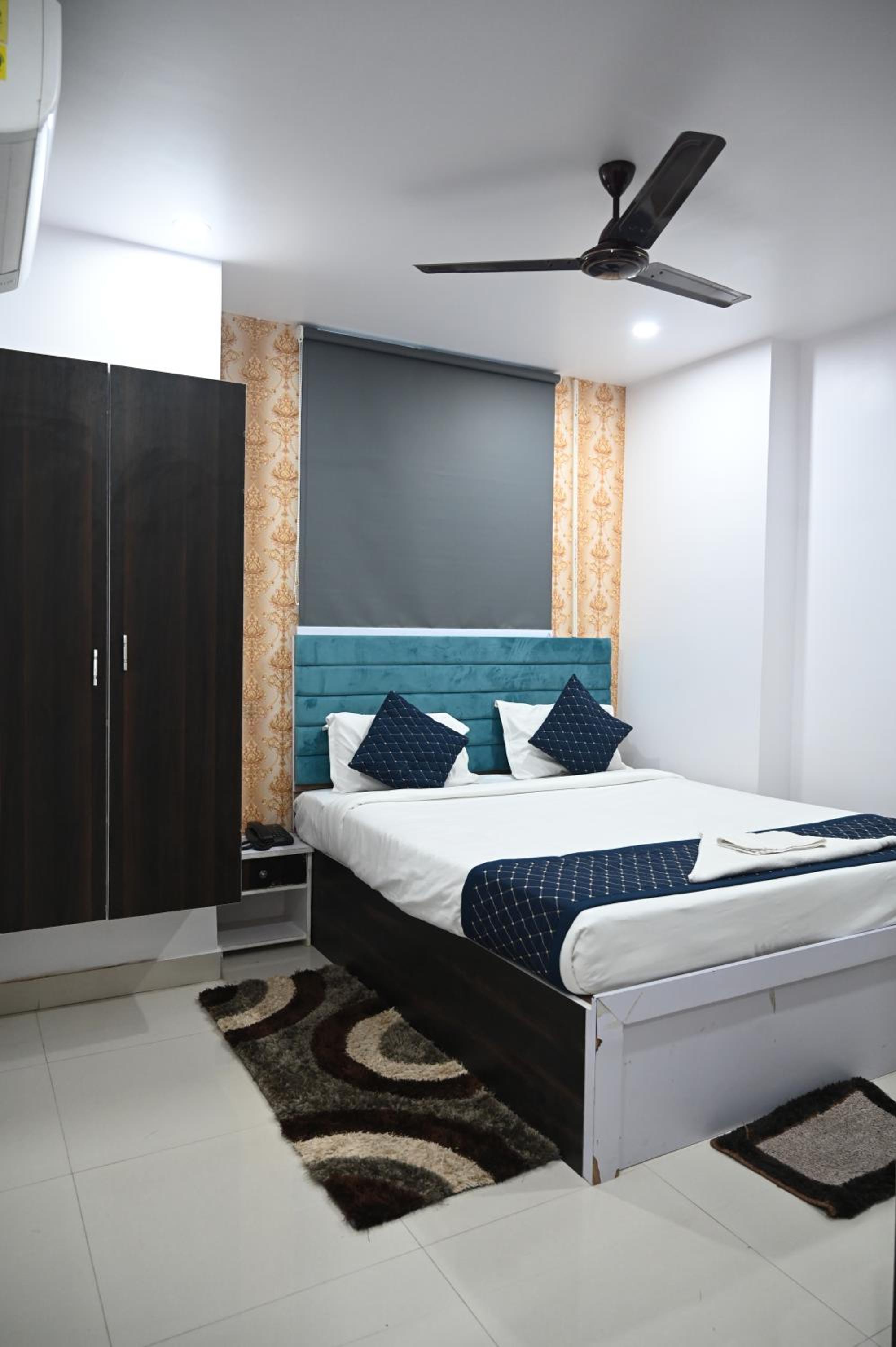Deluxe Room (1 adult + 2 children)