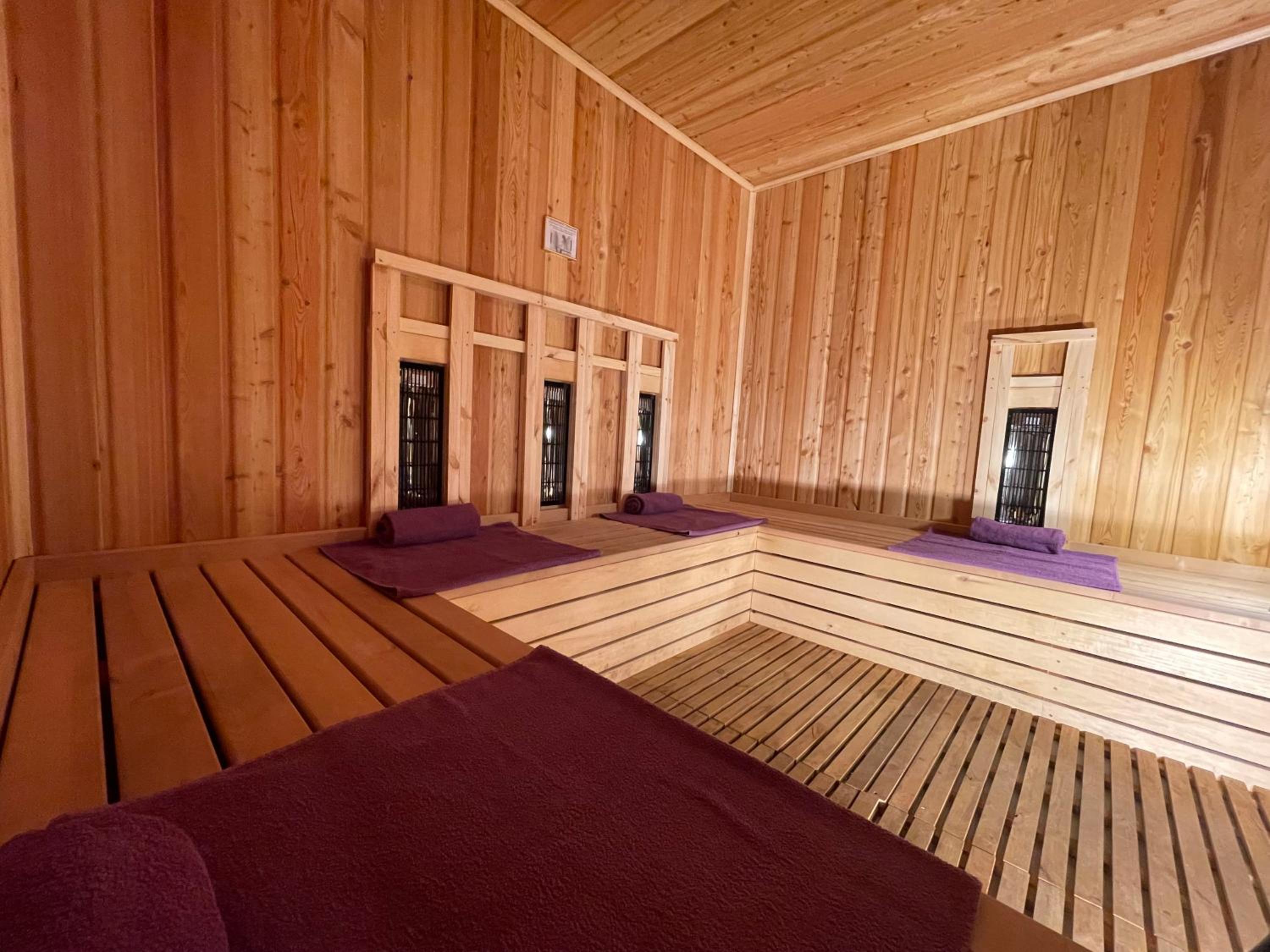 Quadruple Room with Spa Package - Photo 18