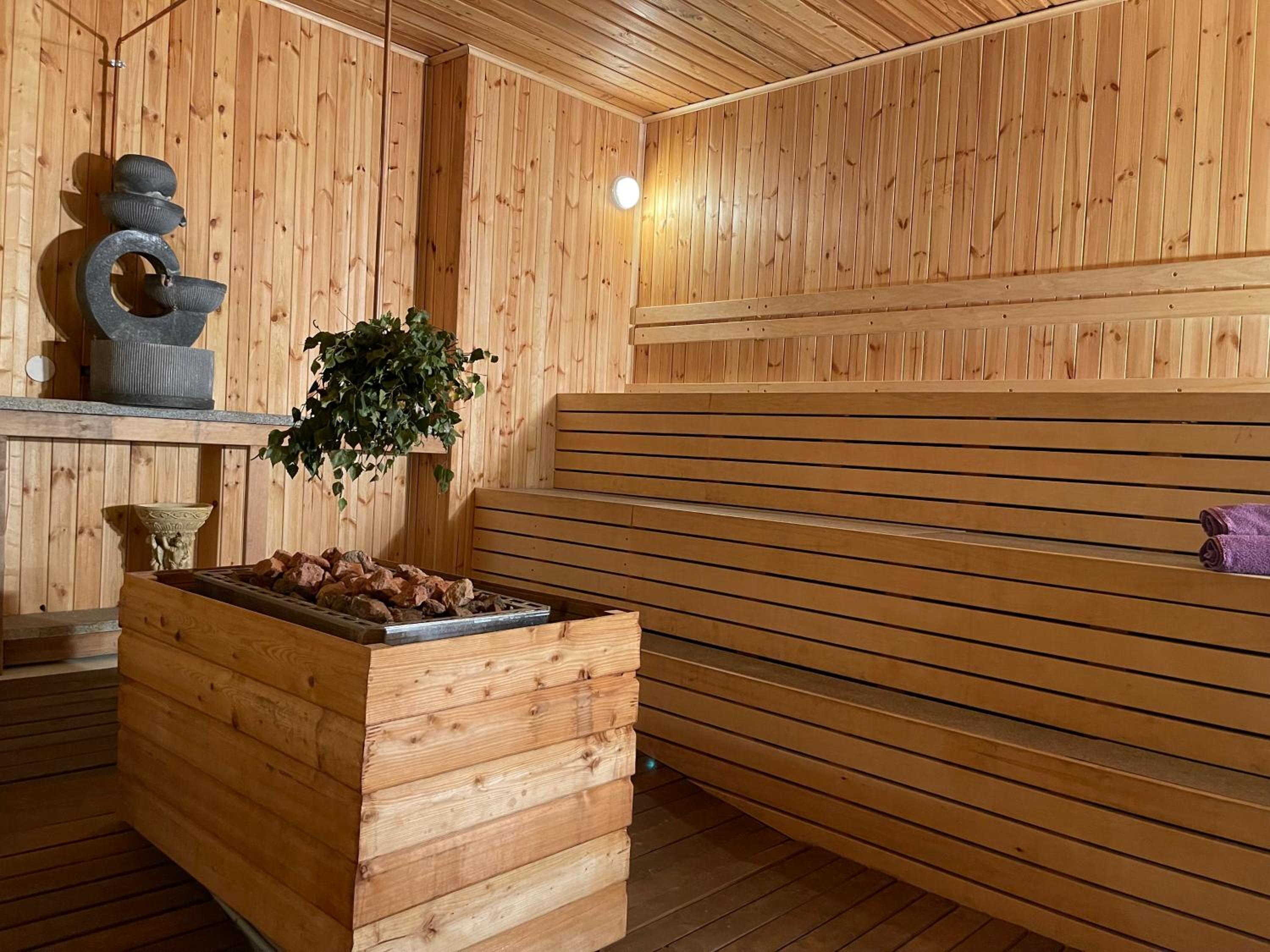 Quadruple Room with Spa Package - Photo 20