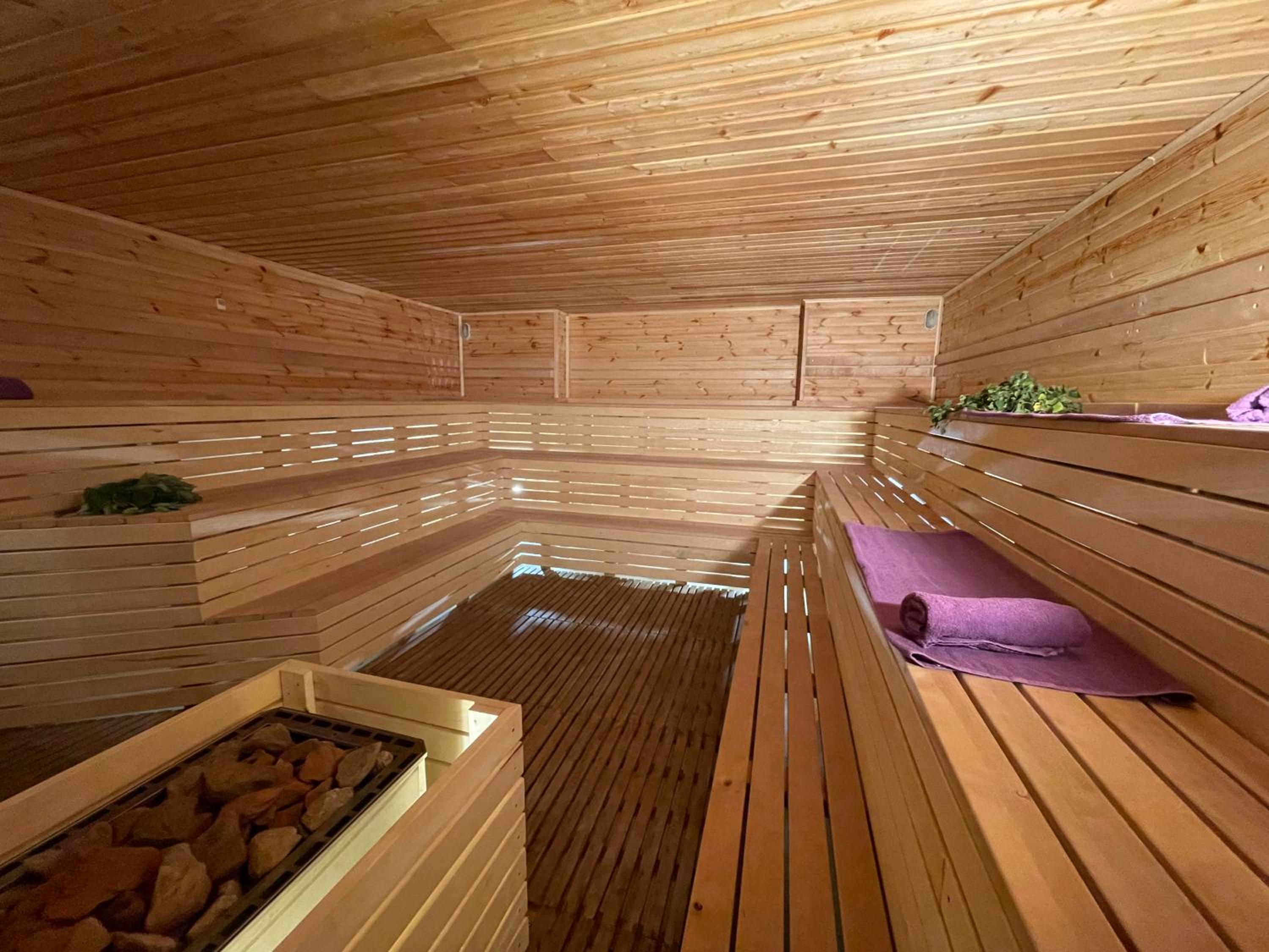 Quadruple Room with Spa Package - Photo 16