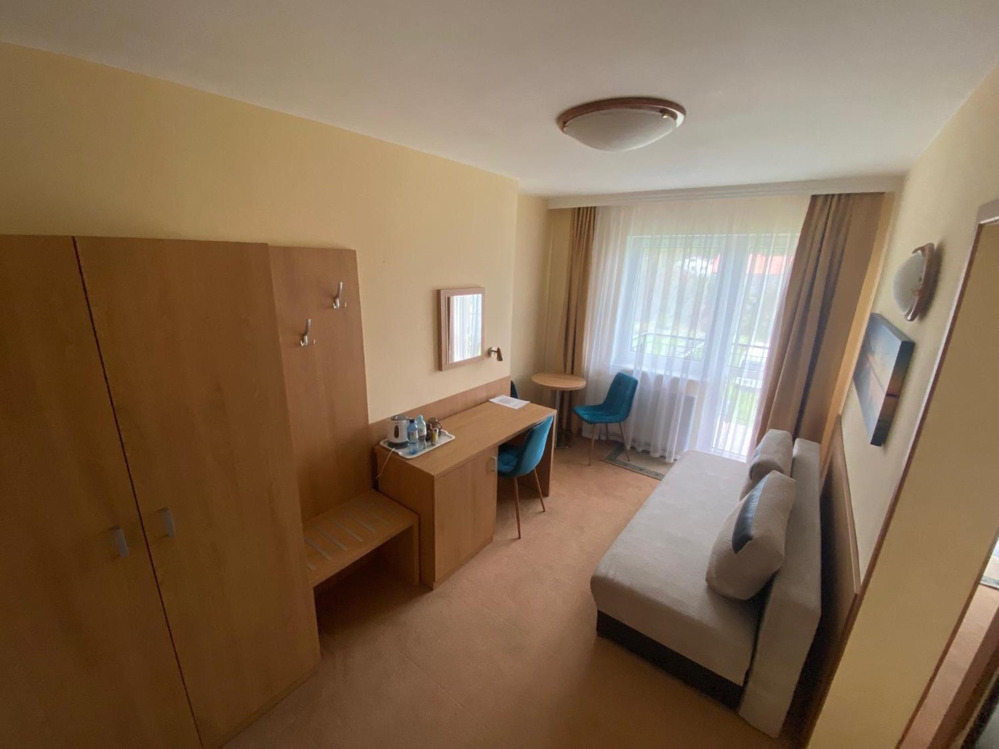 Family Room With Balcony photo 3