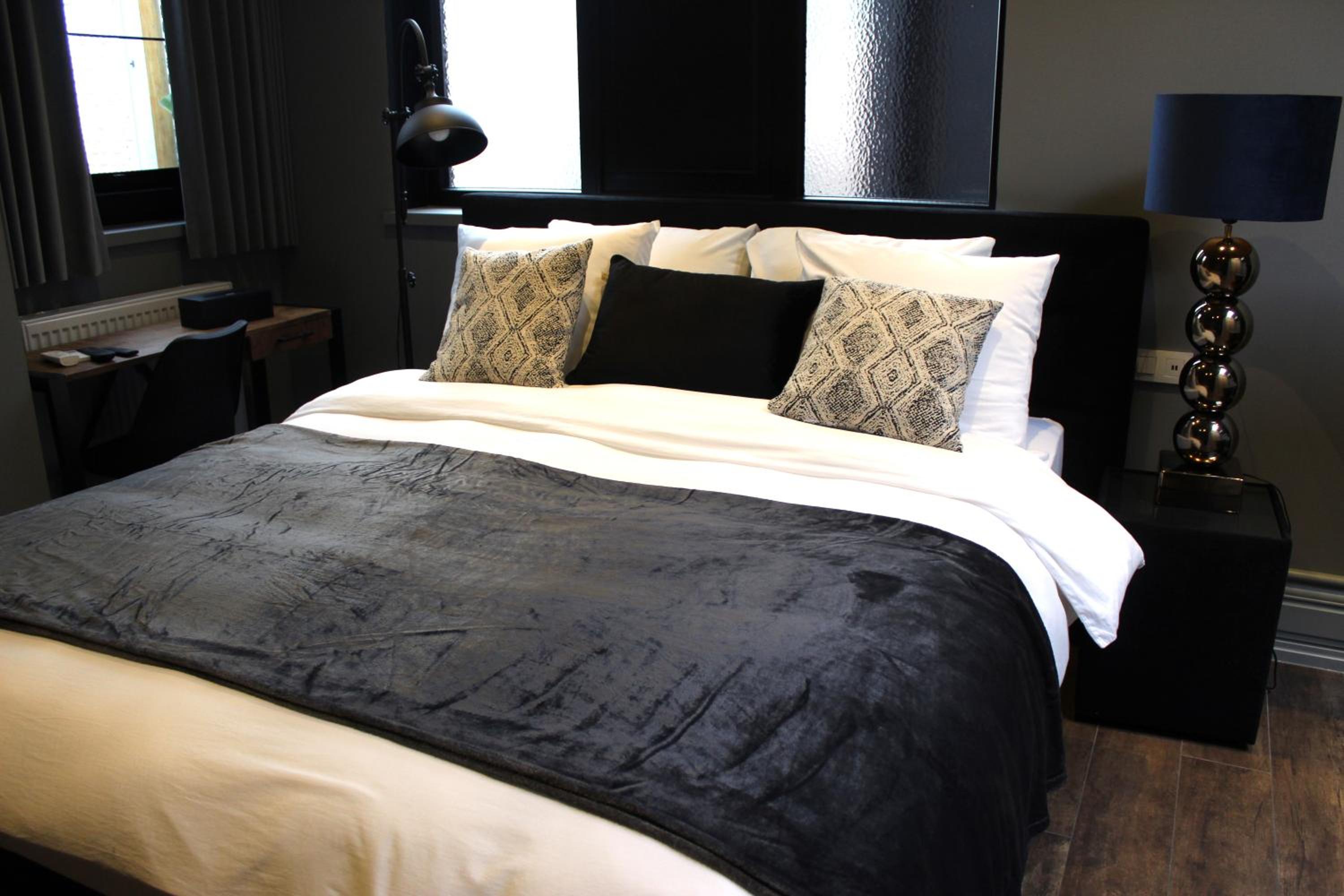 Deluxe King Room photo 1