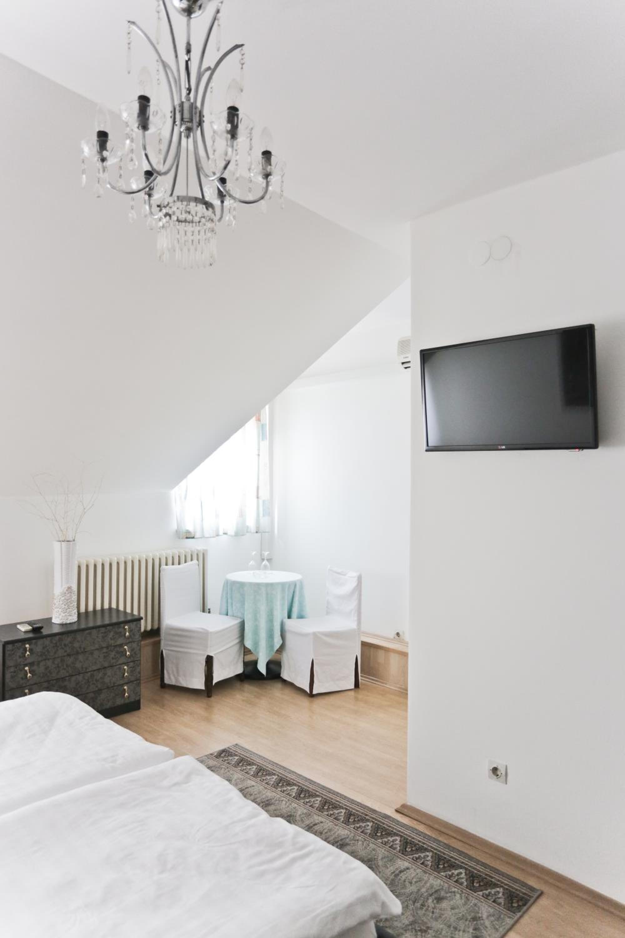 Double Room - Photo 4