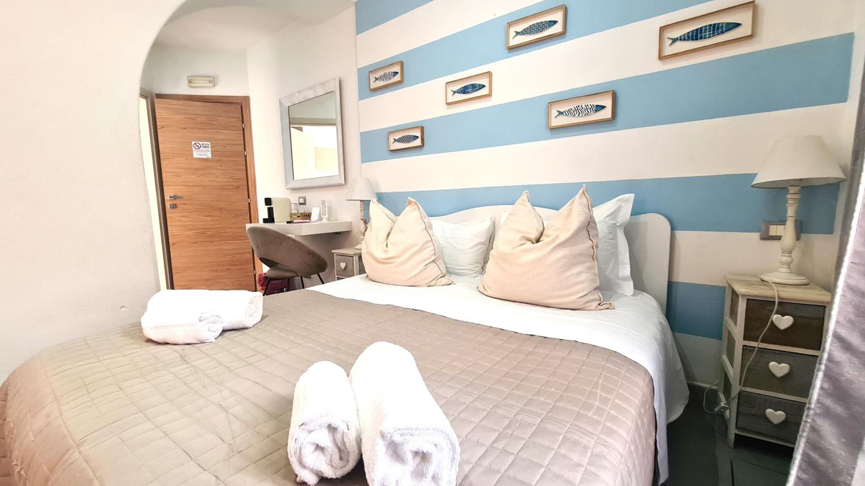 Double Room with Private Bathroom - Photo 22