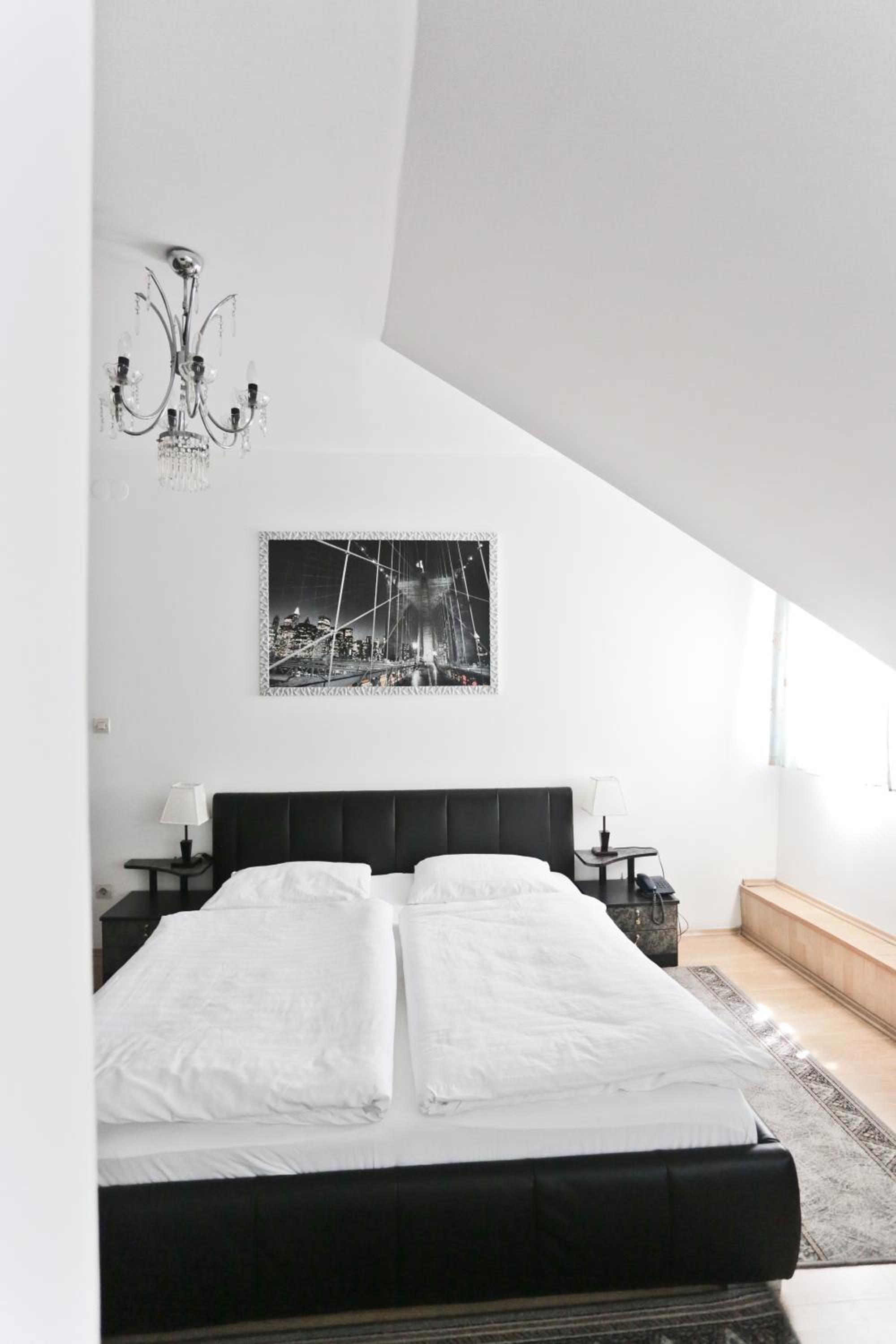 Double Room - Photo 6