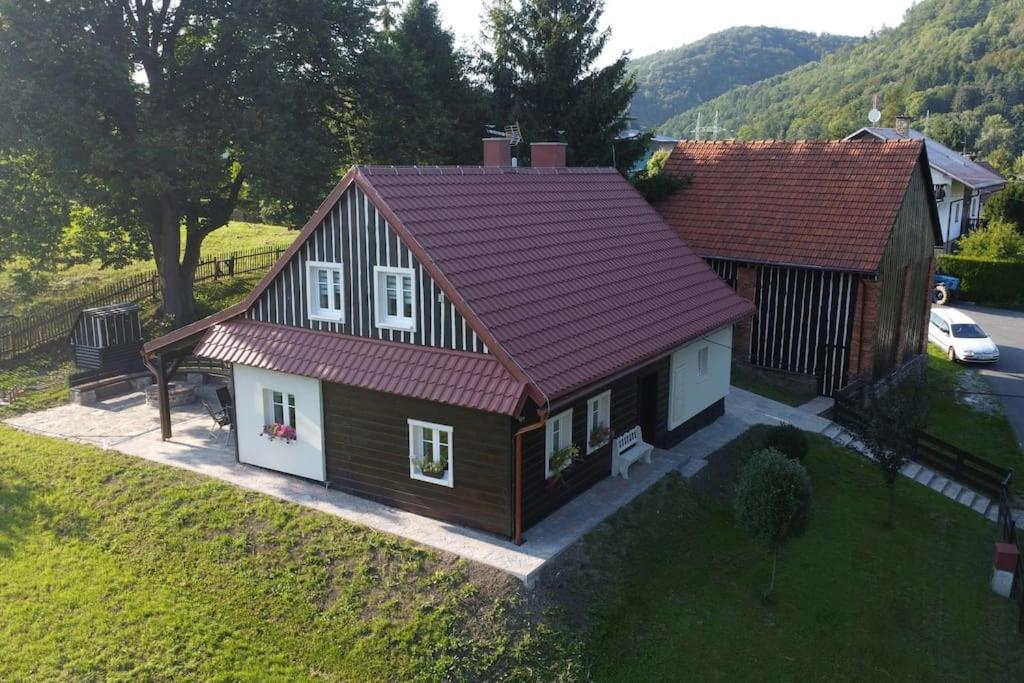 Three-Bedroom House photo 3