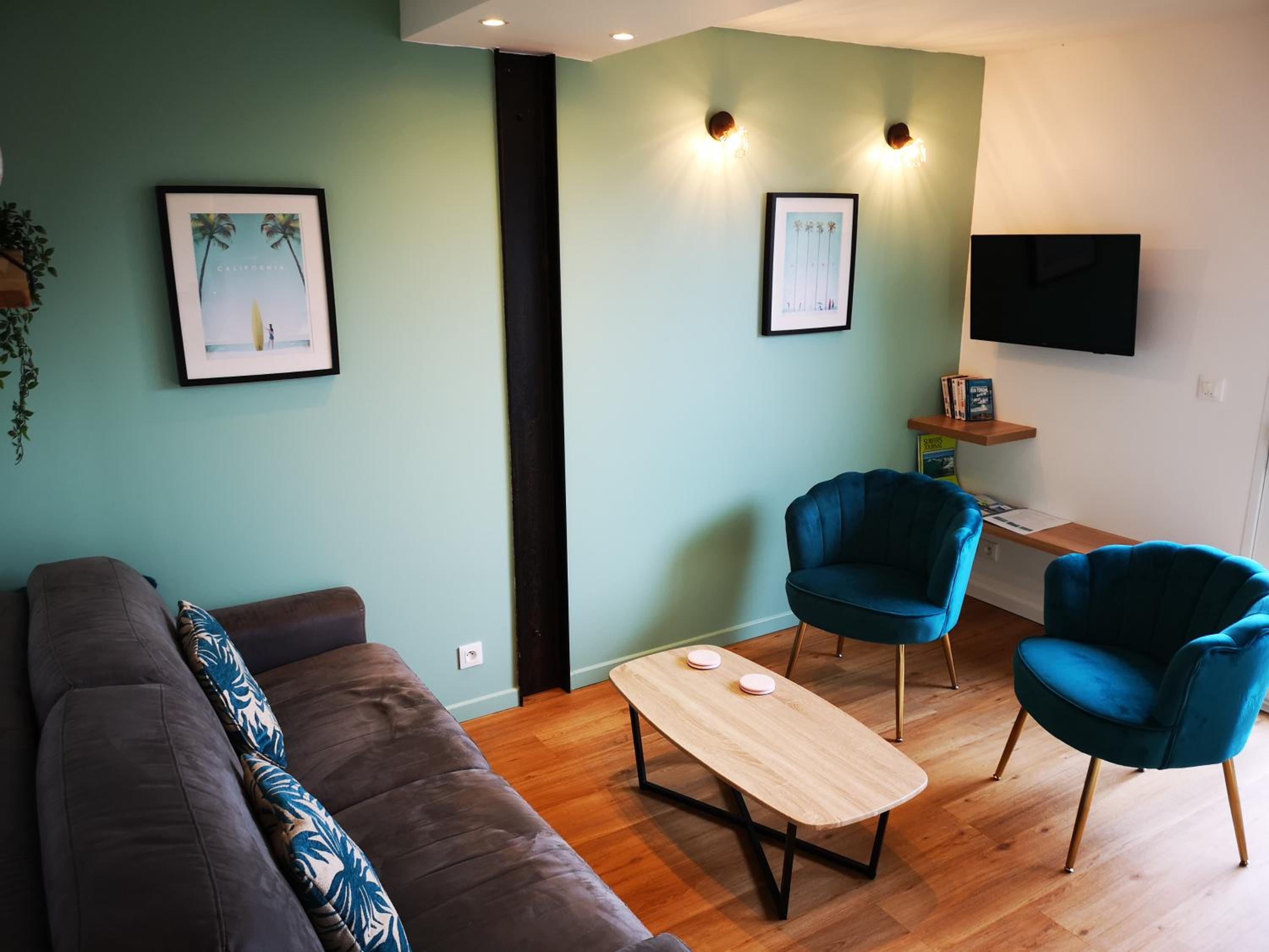 One-Bedroom Apartment - Photo 3