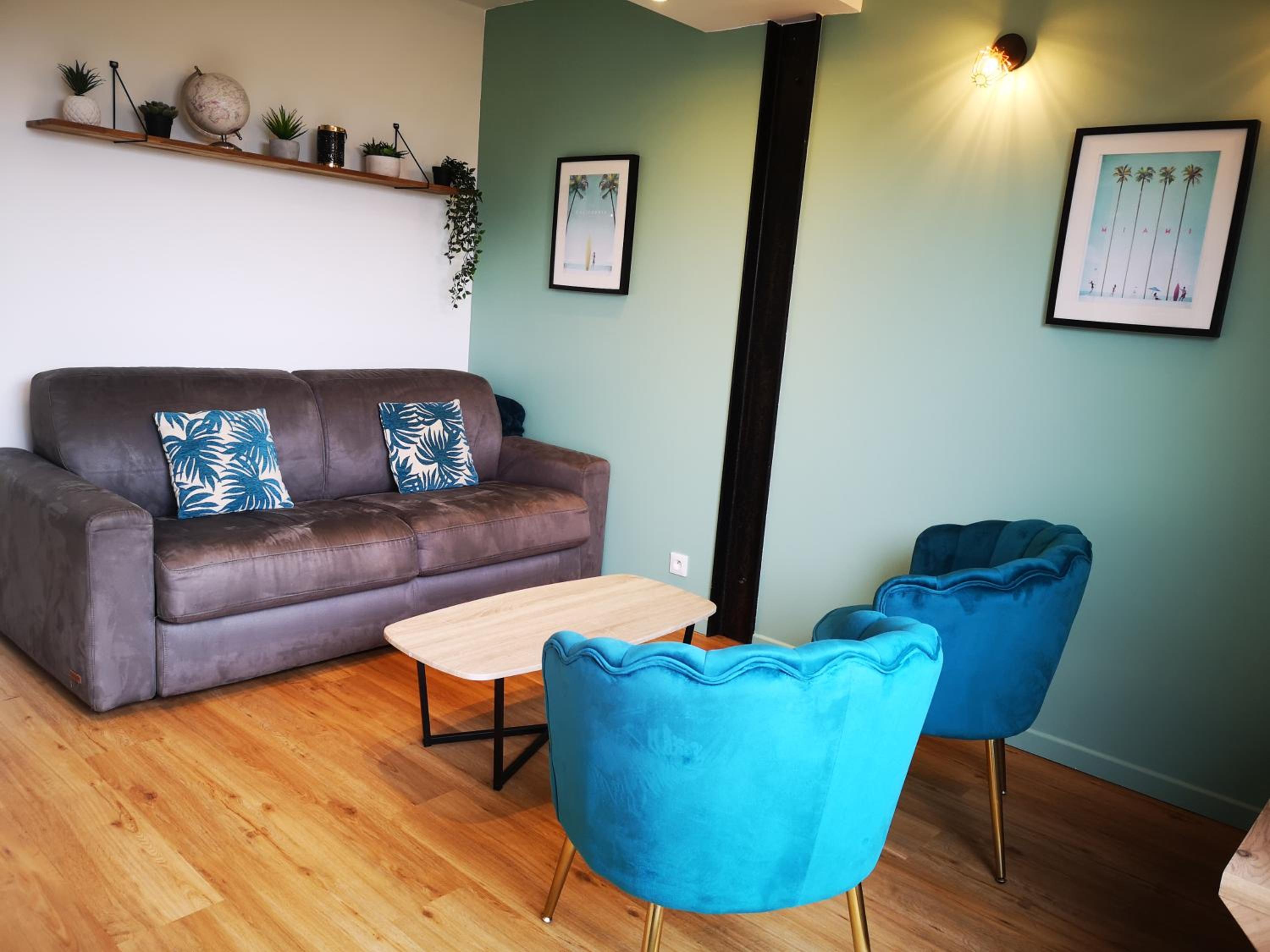 One-Bedroom Apartment - Photo 2