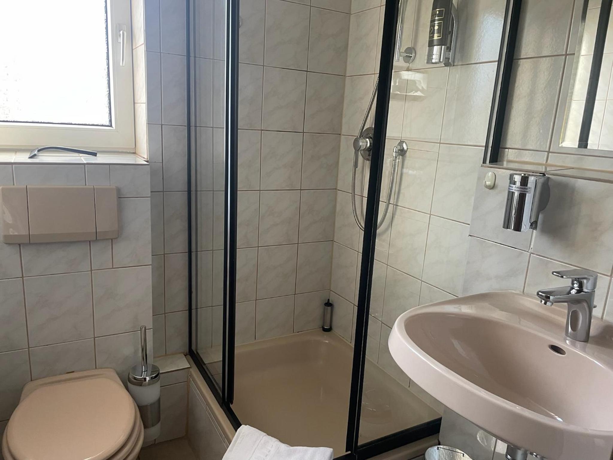 Double Room - Photo 11