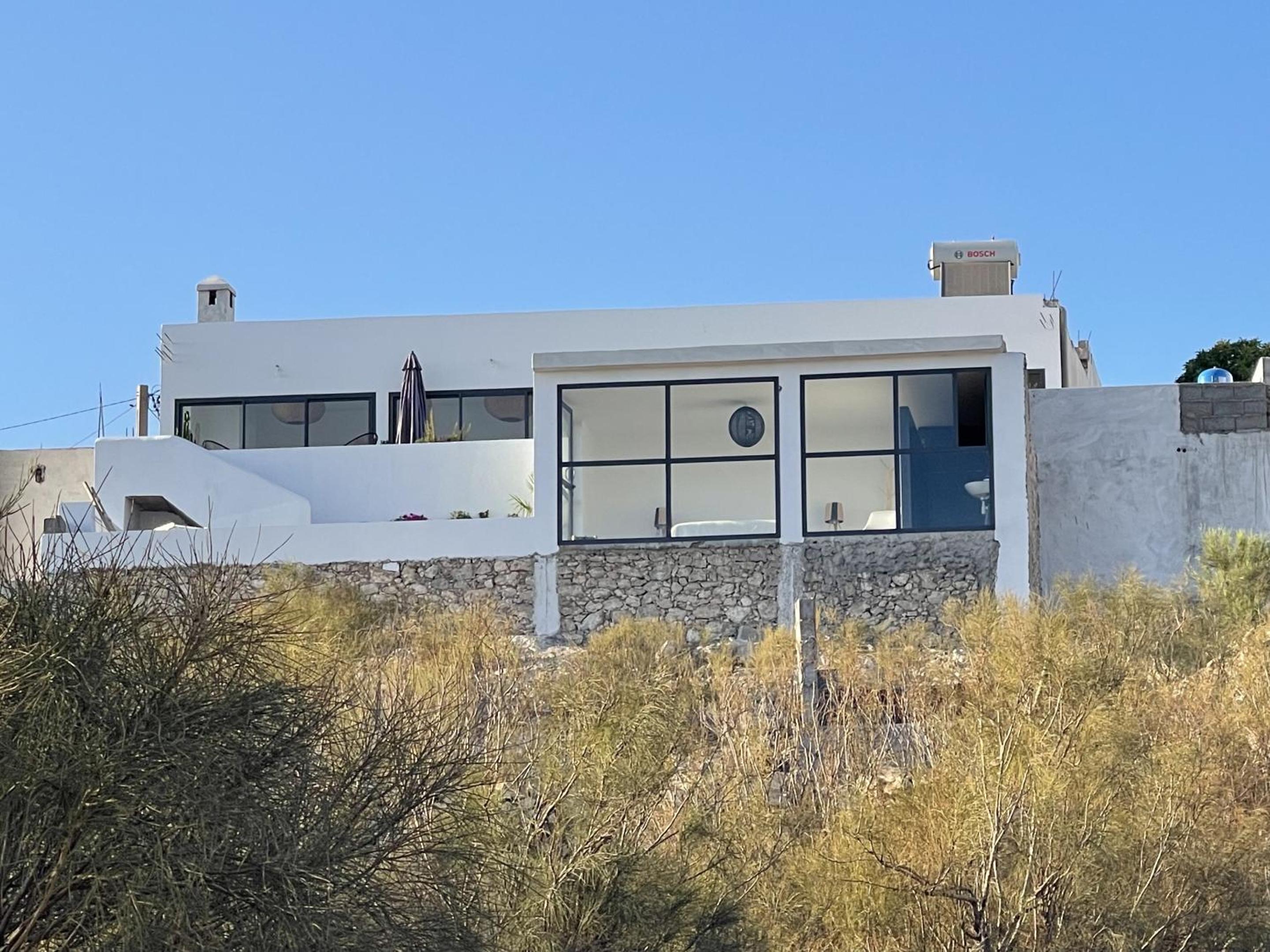 Three-Bedroom House photo 3