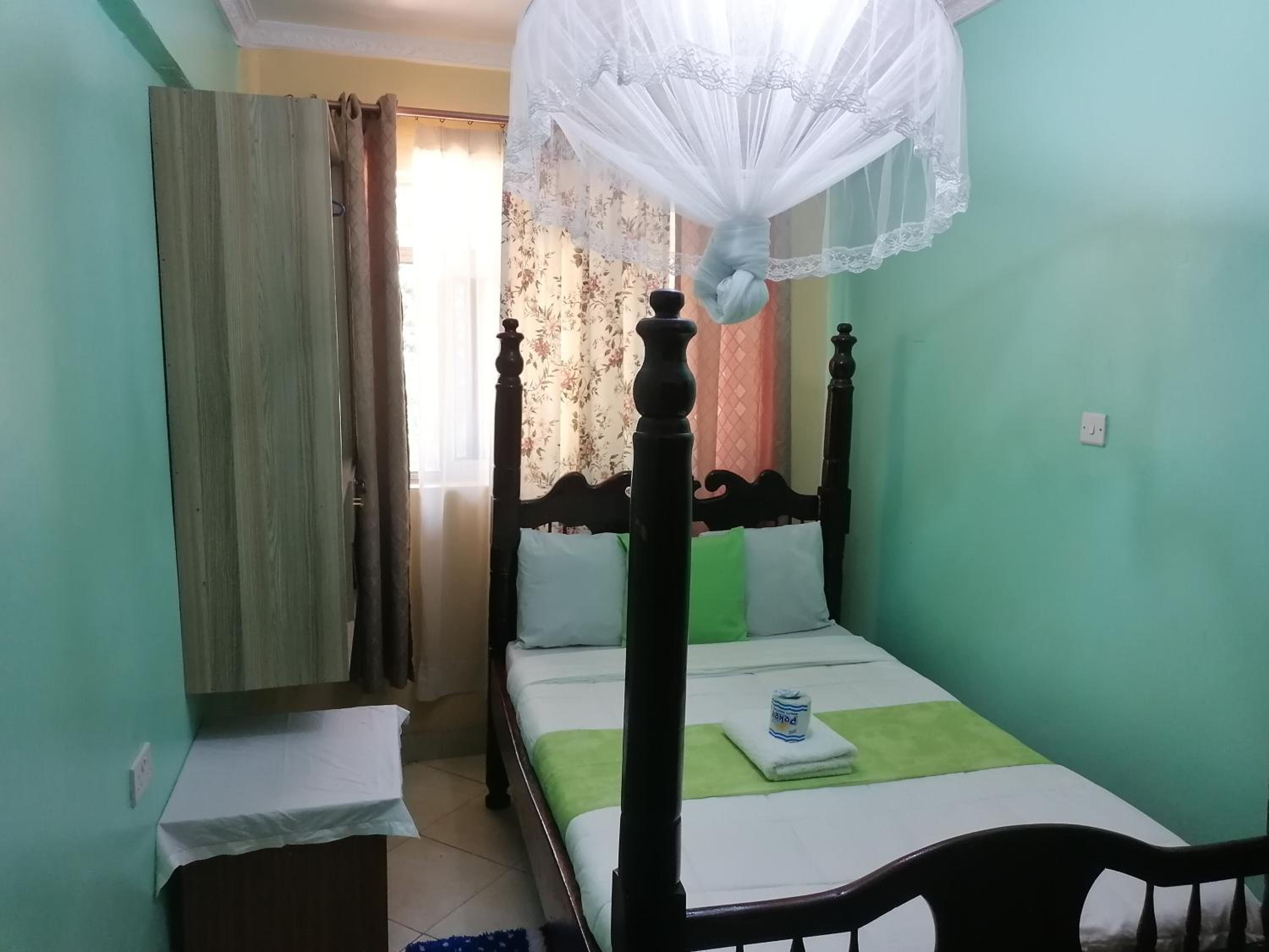 Single Room With Private Bathroom photo 1