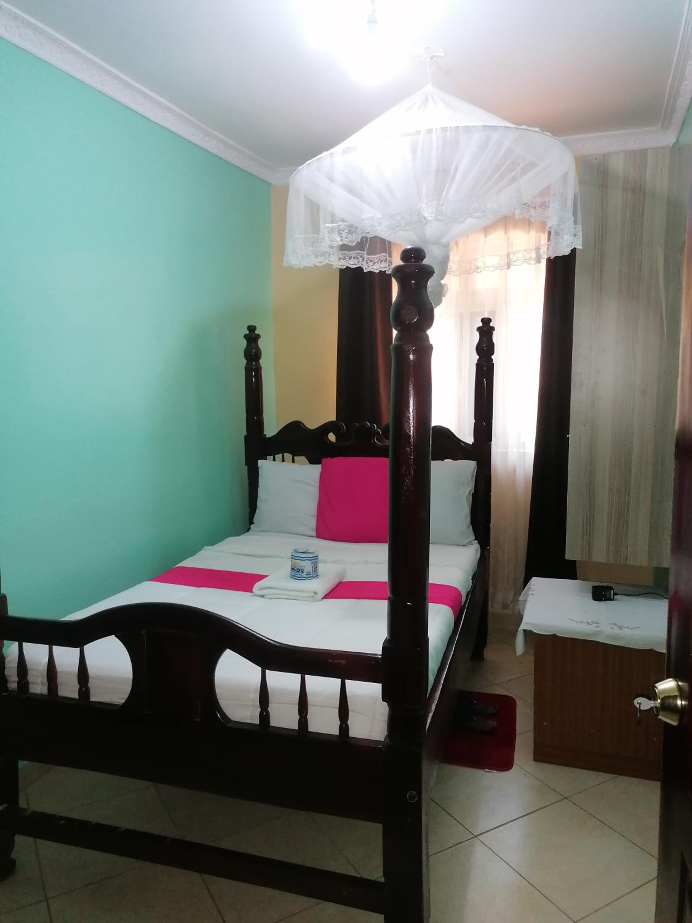 Single Room With Private Bathroom photo 2