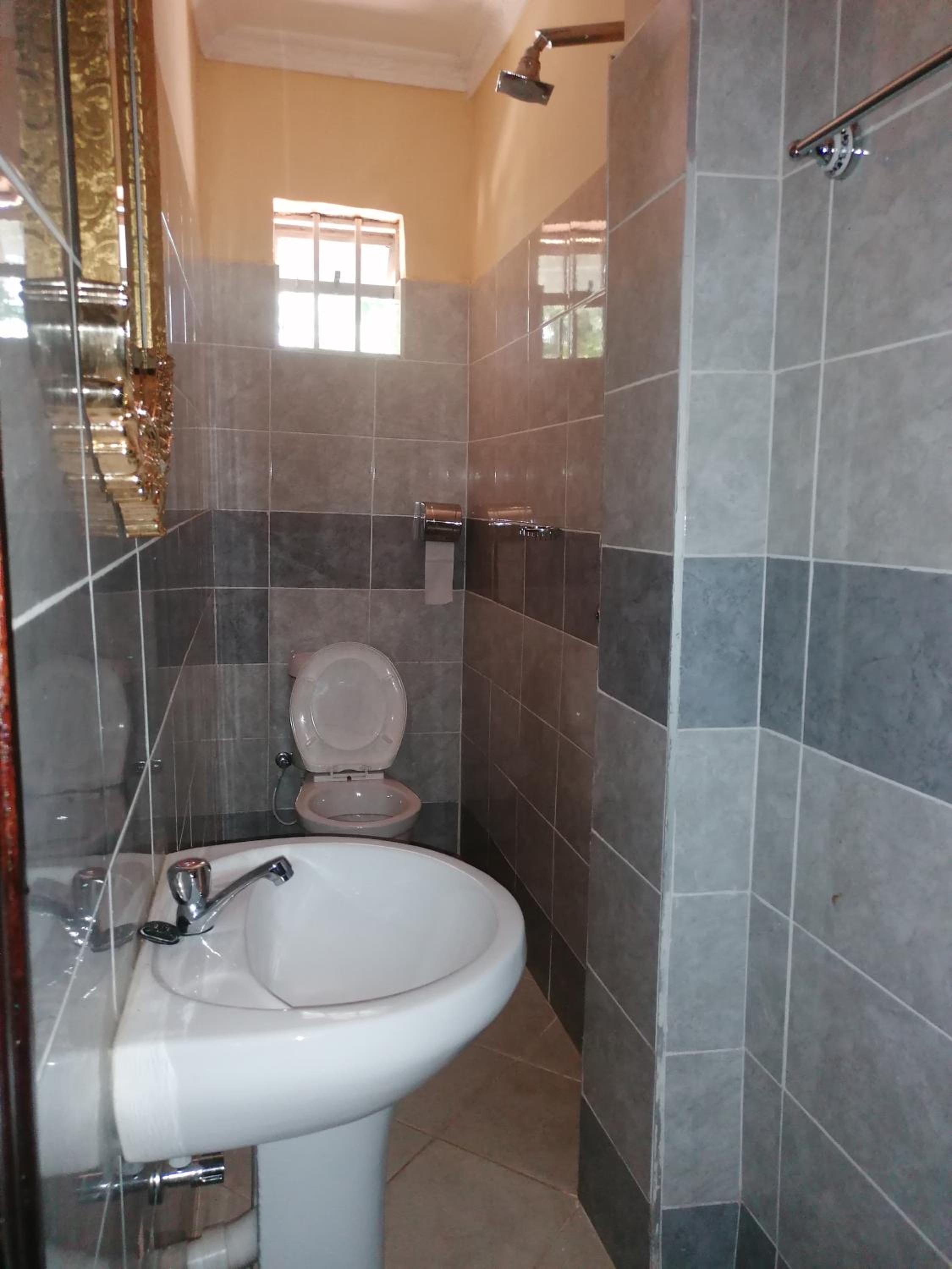 Double Room With Private Bathroom photo 3