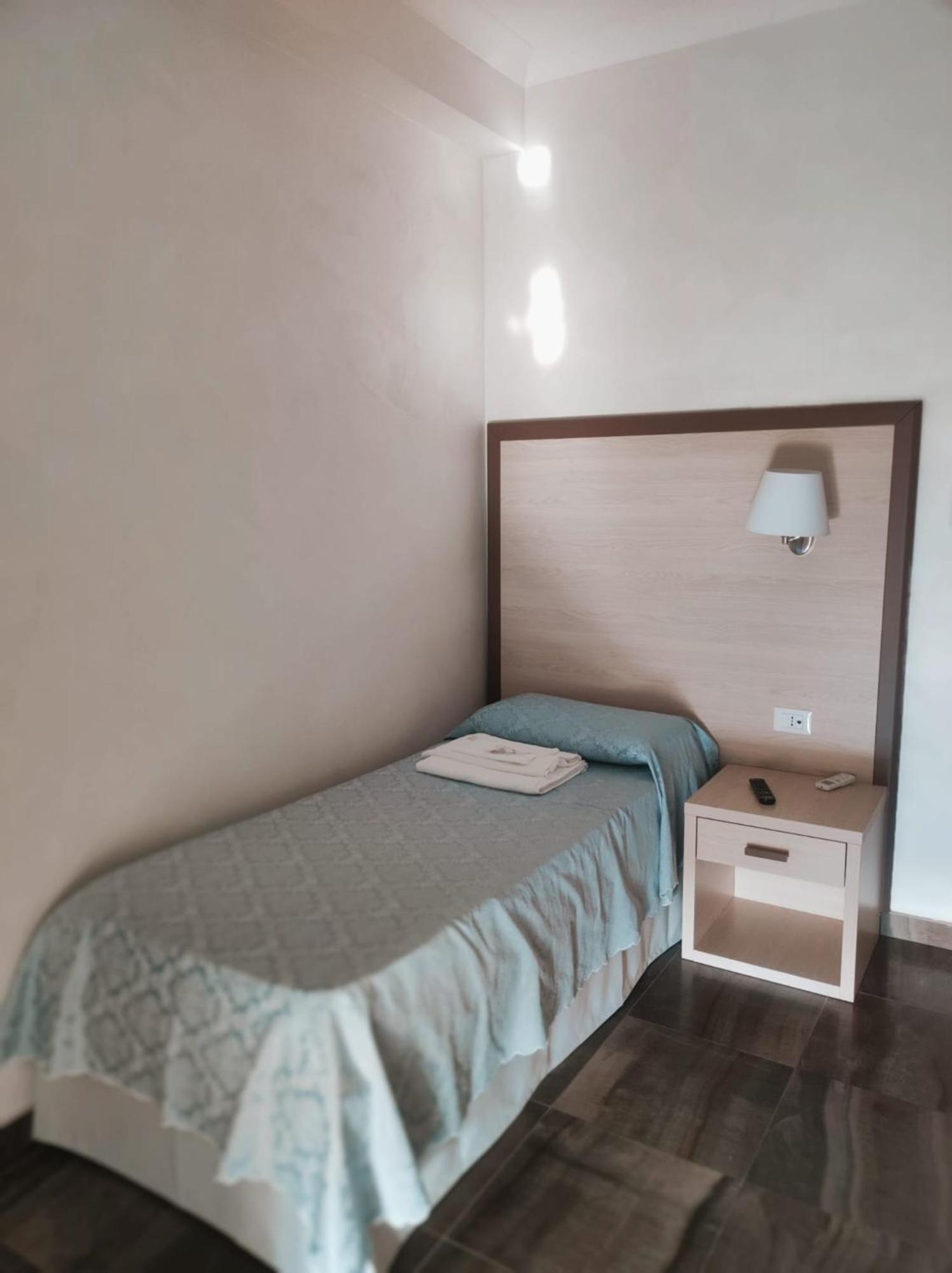 Single Room photo 2