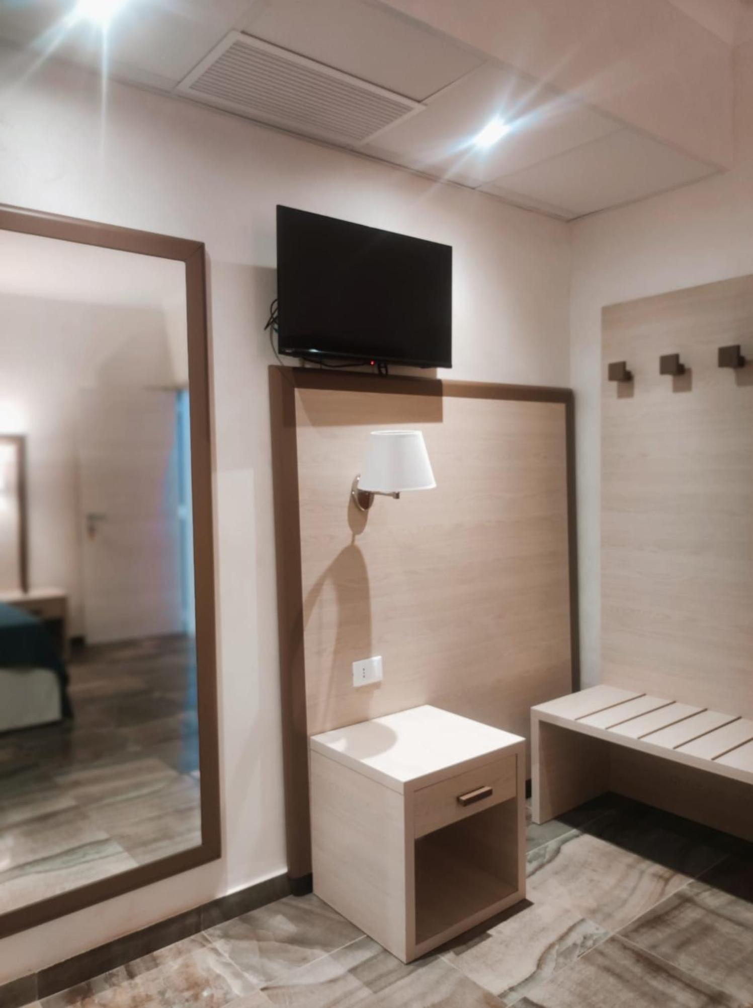 Twin Room with Bathroom - Photo 2