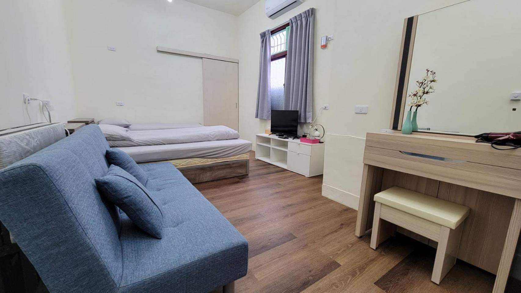 Twin Room with City View photo 1