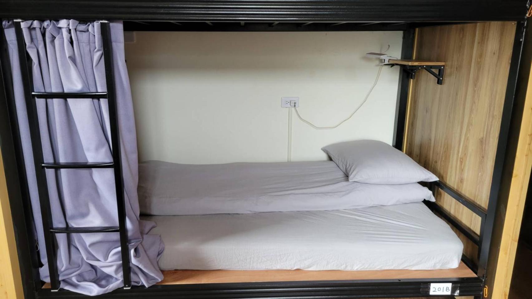 Bed in 8-Bed Mixed Dormitory Room photo 1