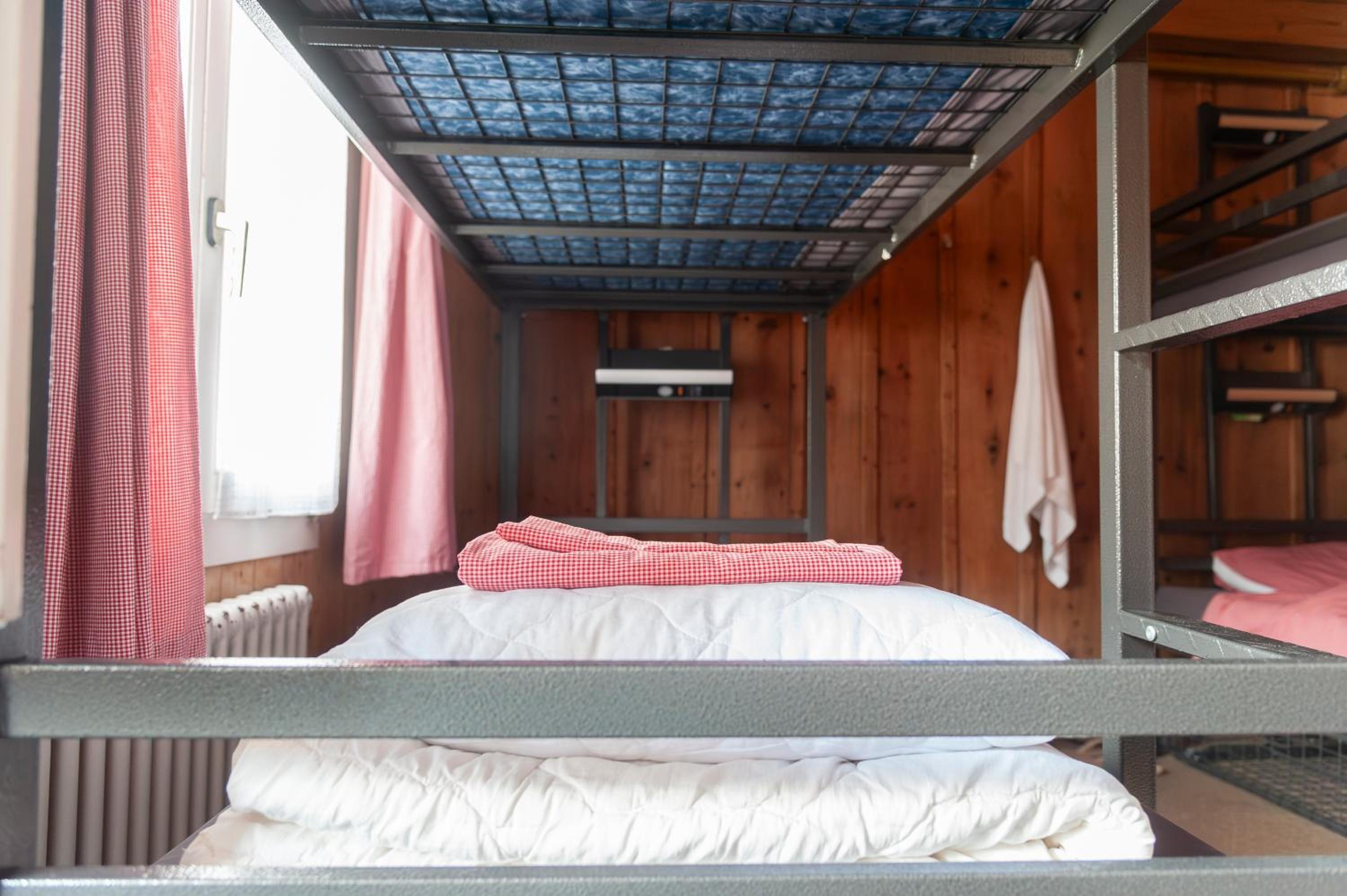 Private 4-bed photo 1