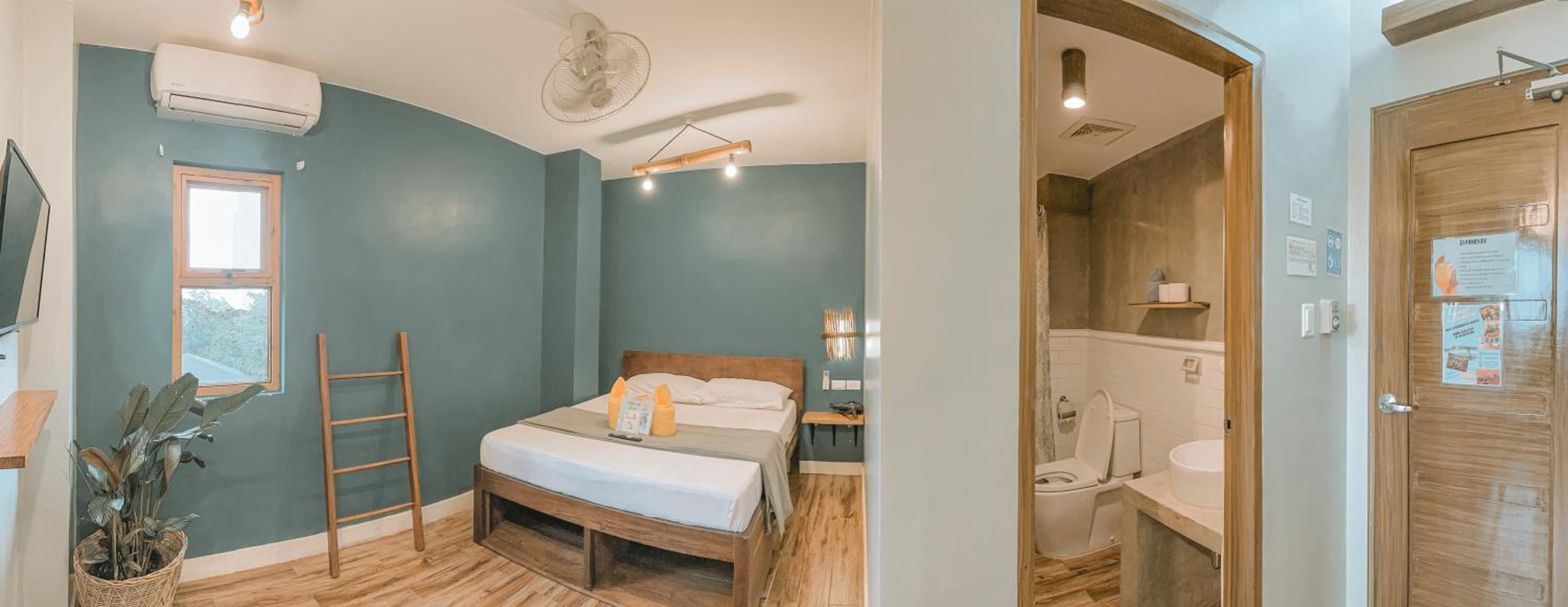 Deluxe Queen Room - Photo 1