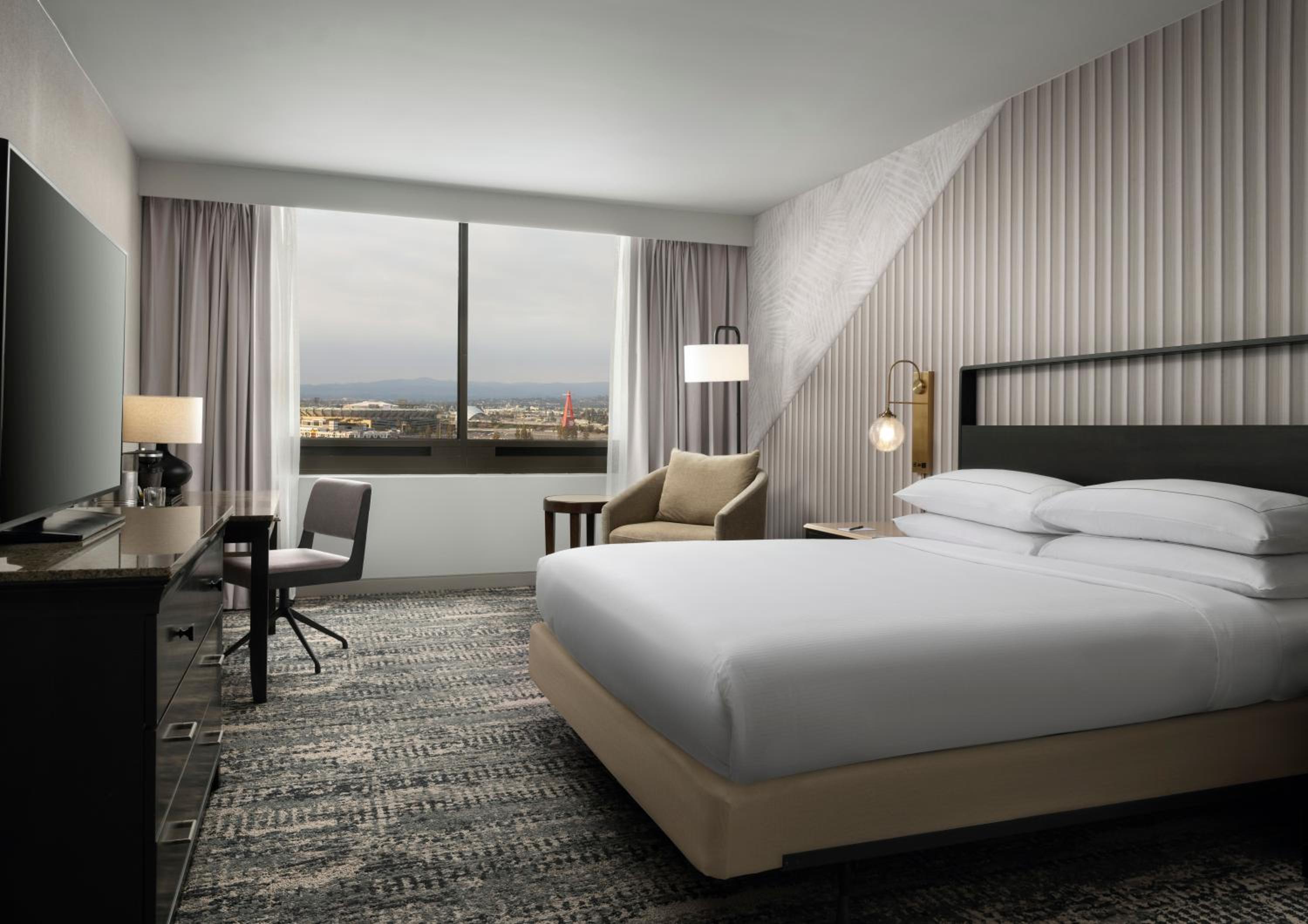 Premium King Room - High Floor - City View photo 1