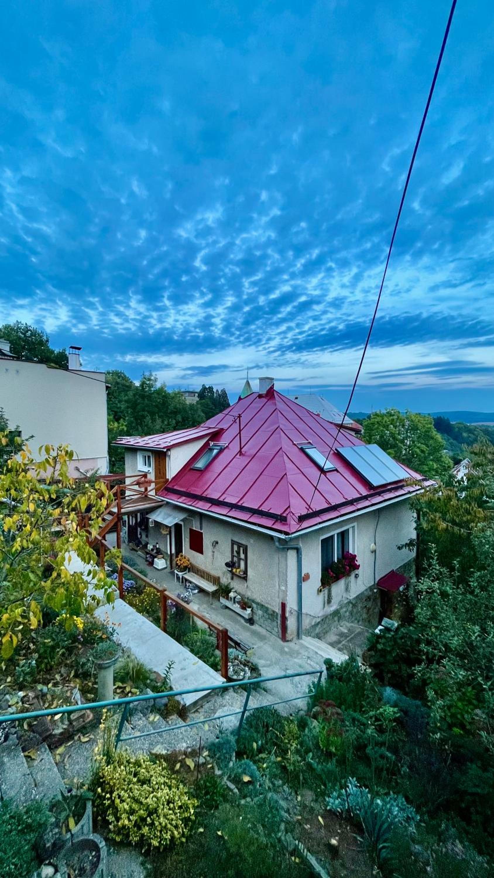 Apartment with Mountain View - Photo 3