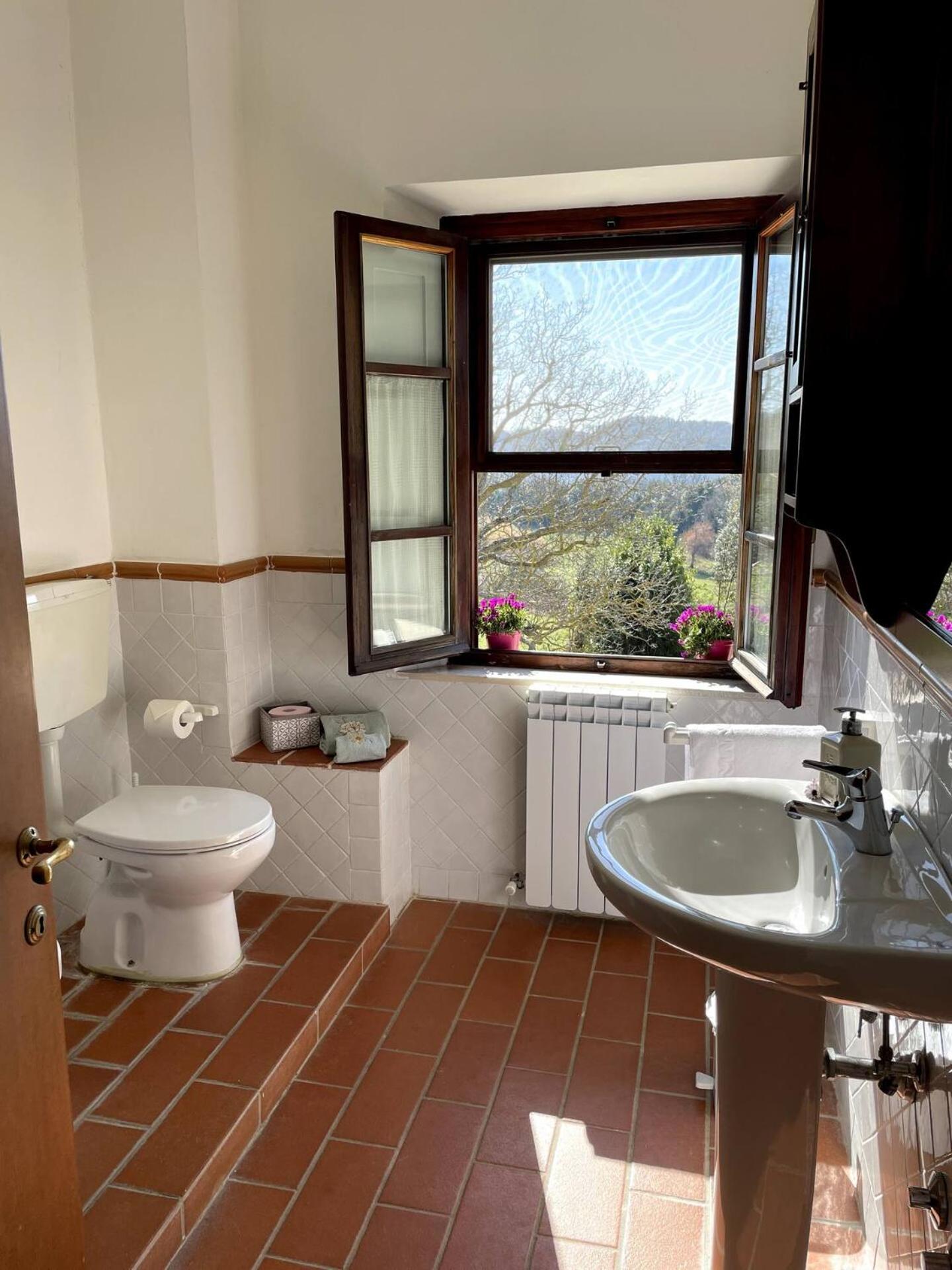 Two-Bedroom Apartment with Pool View photo 2