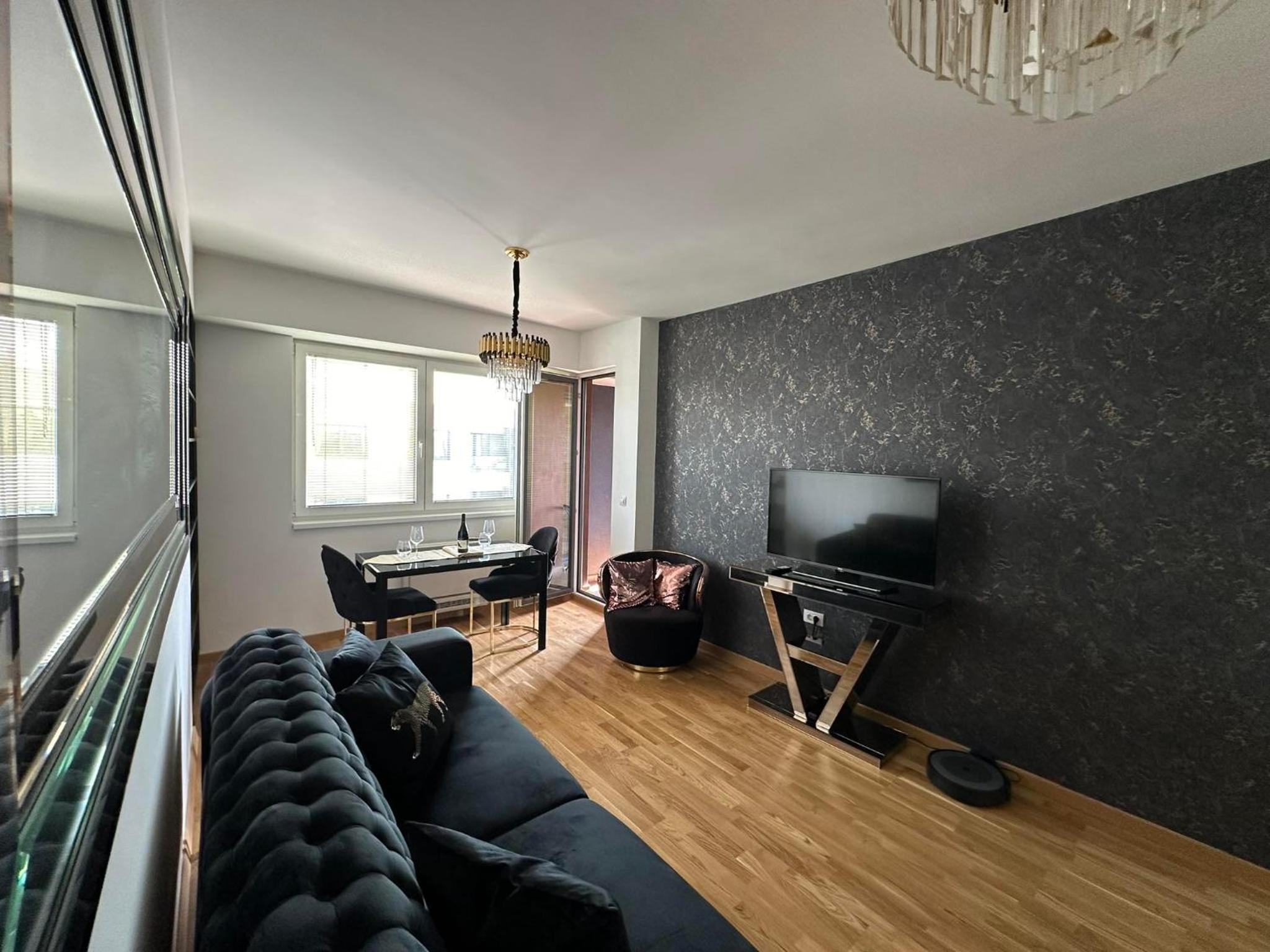 One-Bedroom Apartment photo 1