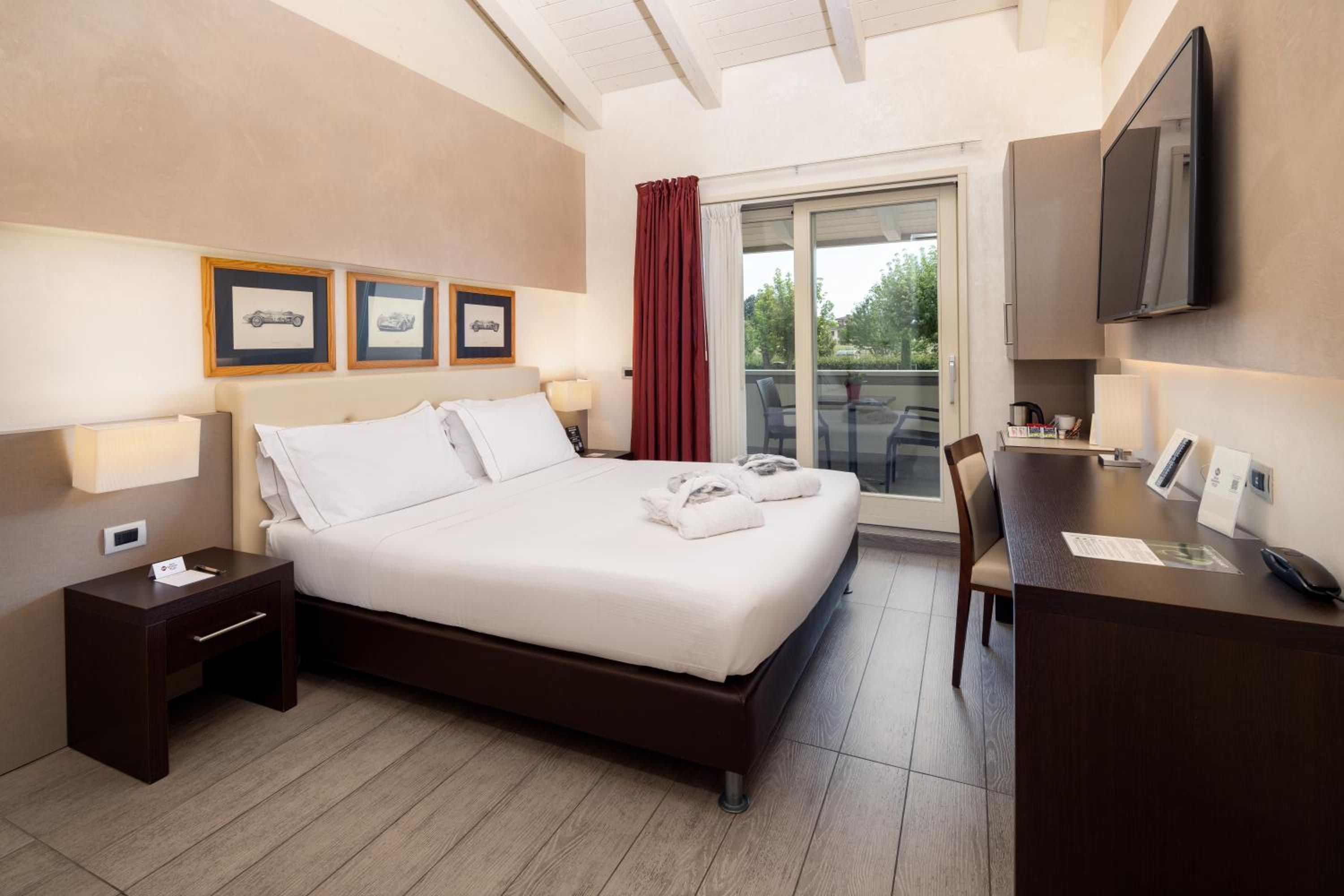 Comfort King Room with Balcony photo 3