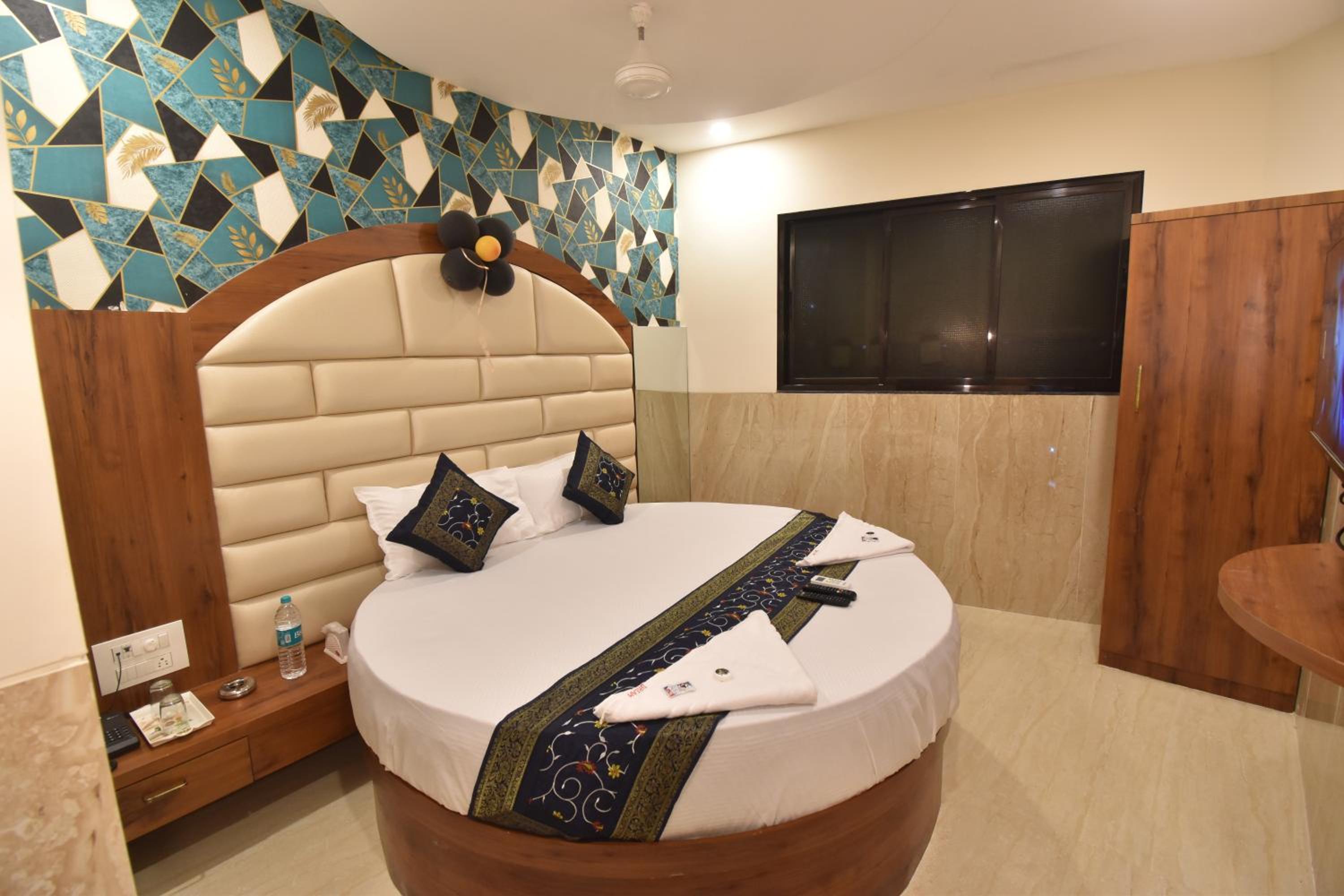Superior King Room - Photo 8