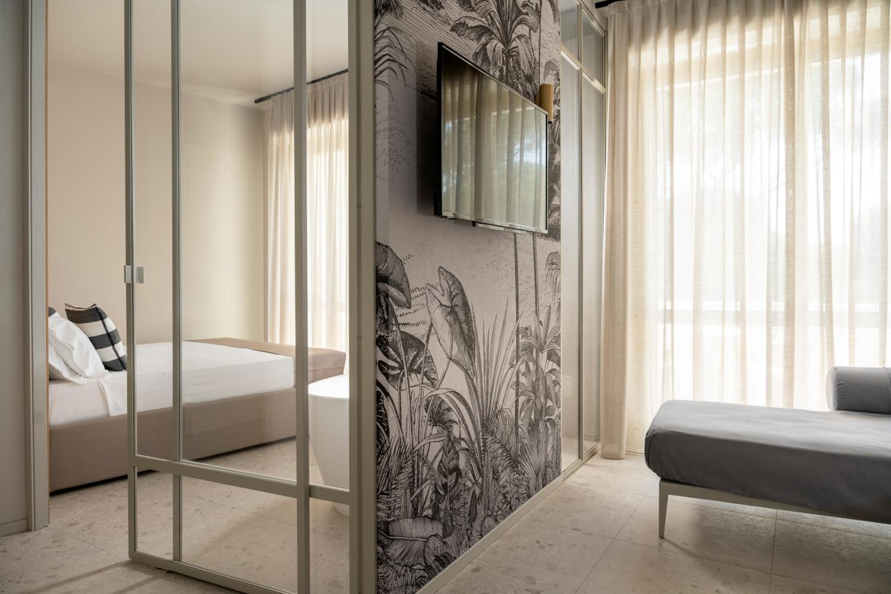 Junior Suite with Balcony photo 2