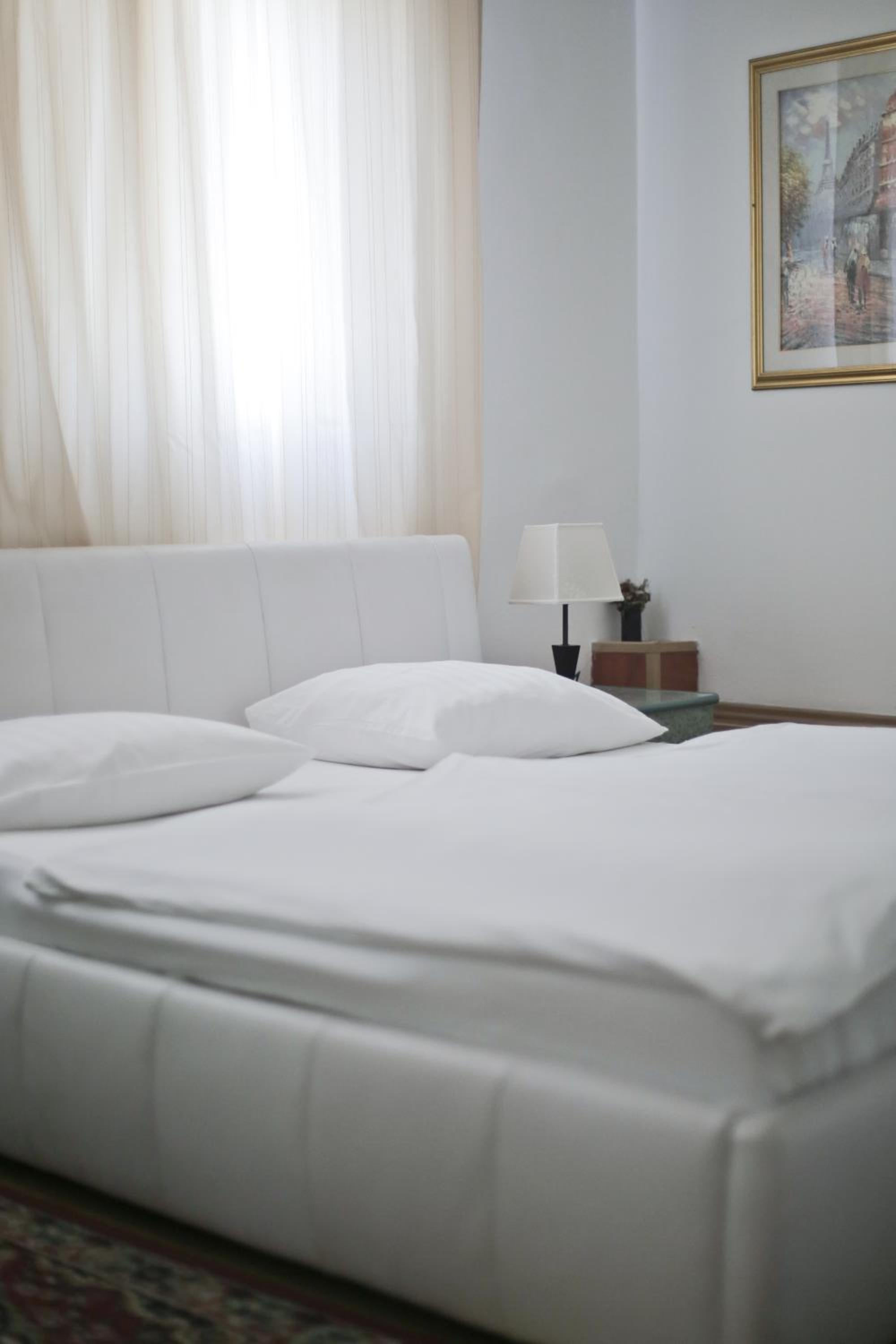 Double Room - Photo 2