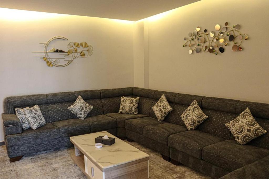 Suite - Photo 13