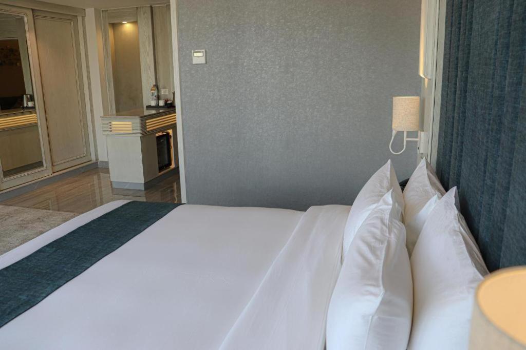 Suite - Photo 4
