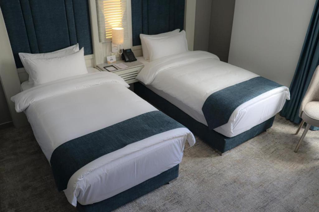 Twin Room - Photo 2