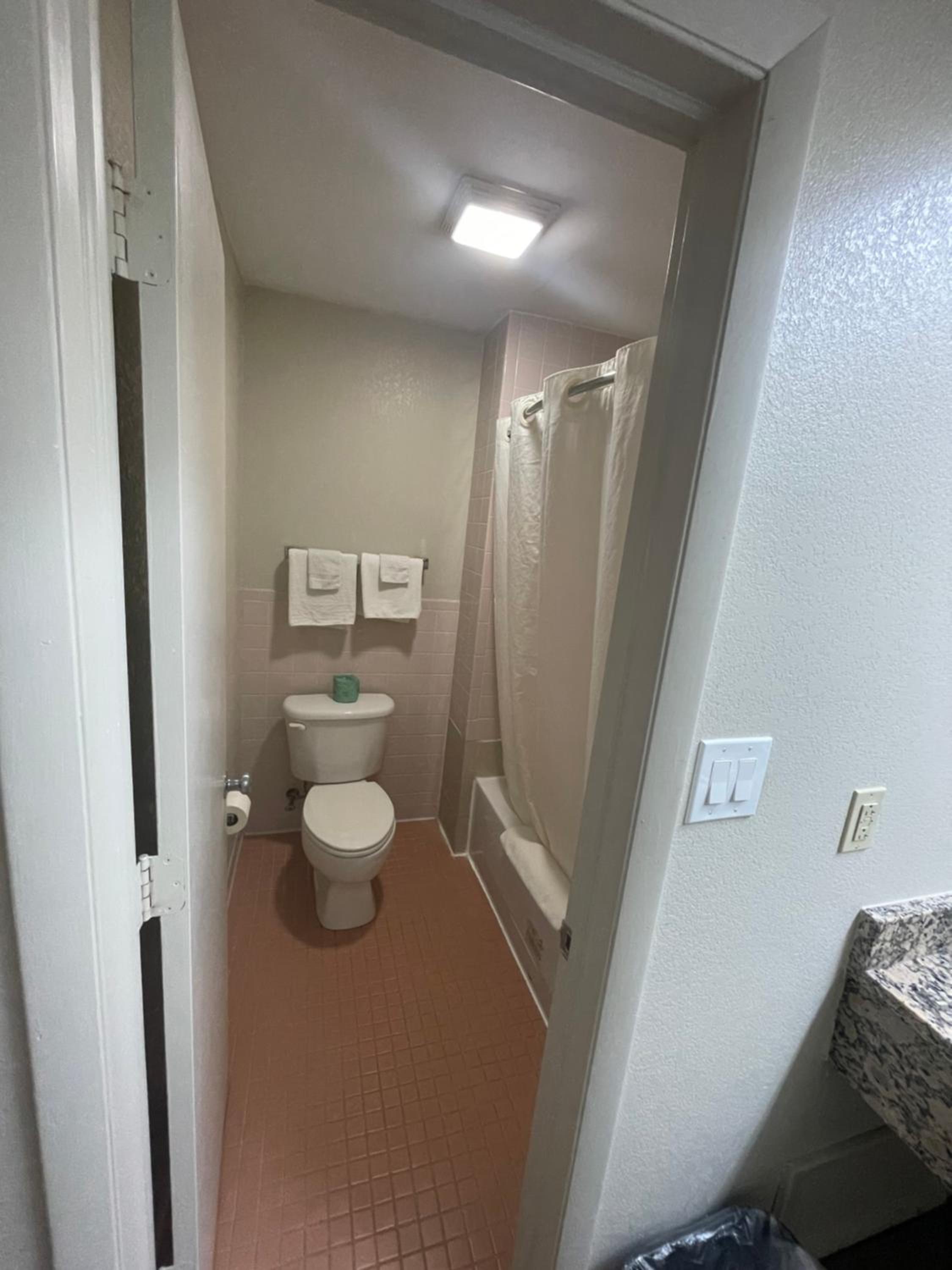 Deluxe King Suite - Photo 4