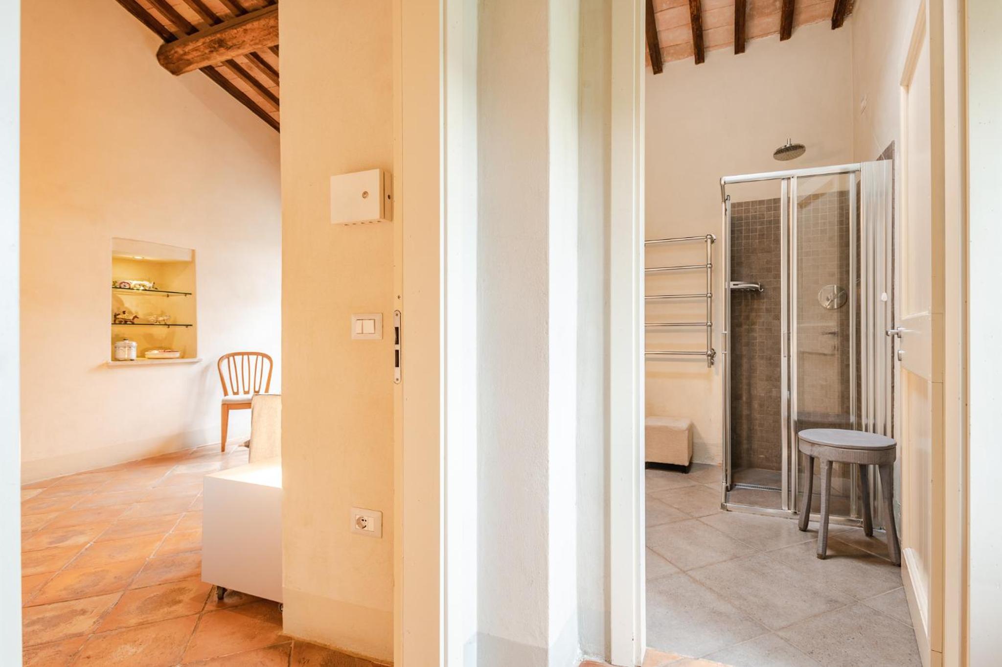 Deluxe Suite - Photo 13