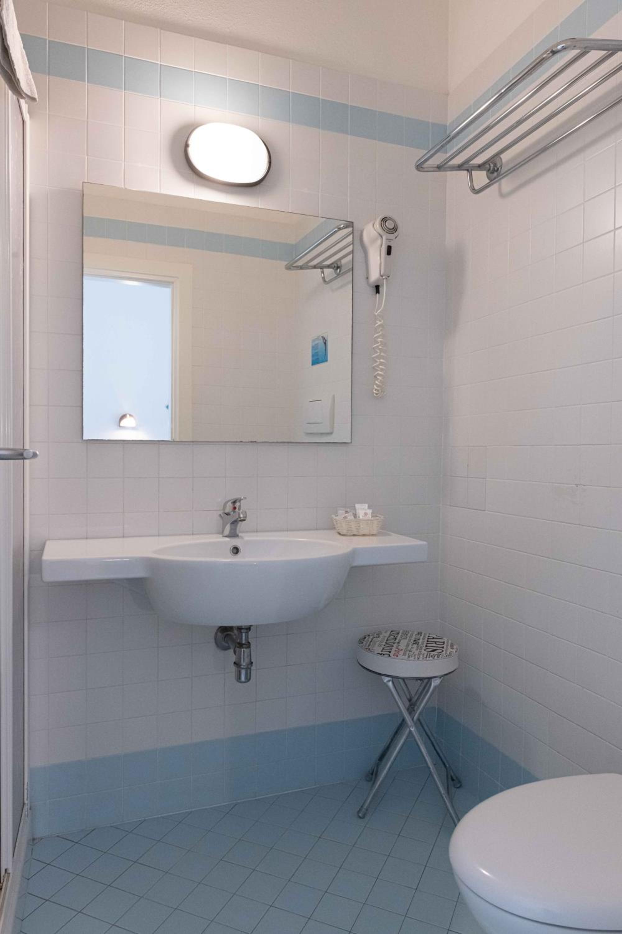 Double Room with Balcony - Photo 45